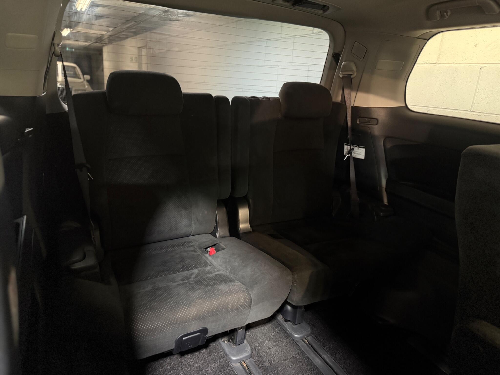 Toyota Vellfire - Image 13