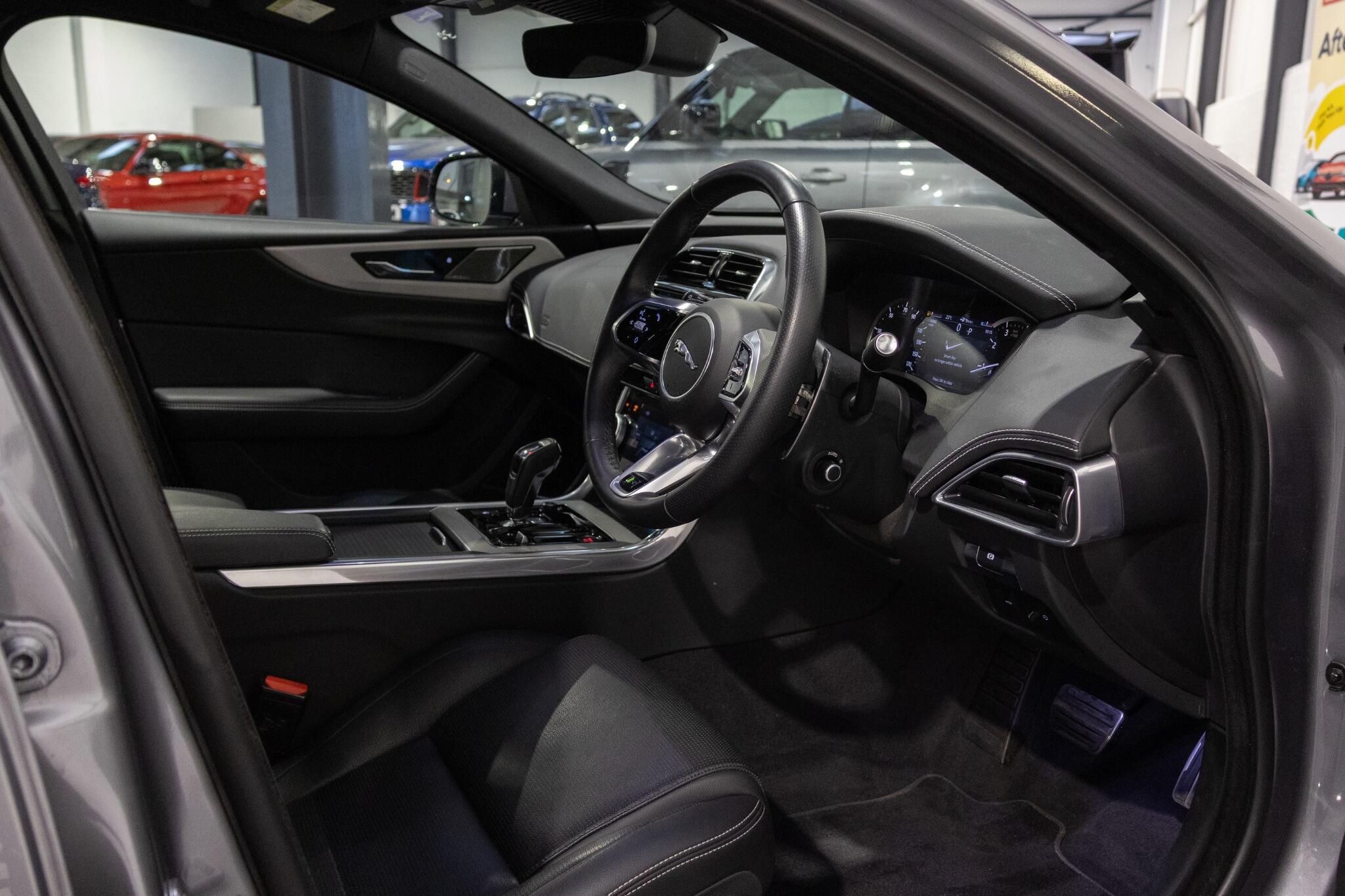 Jaguar XE - Image 12