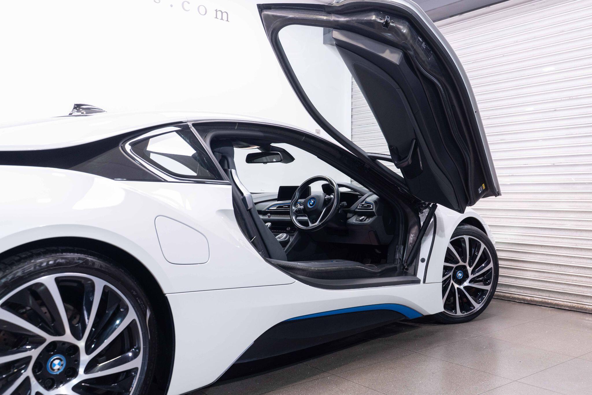 BMW i8 - Image 40