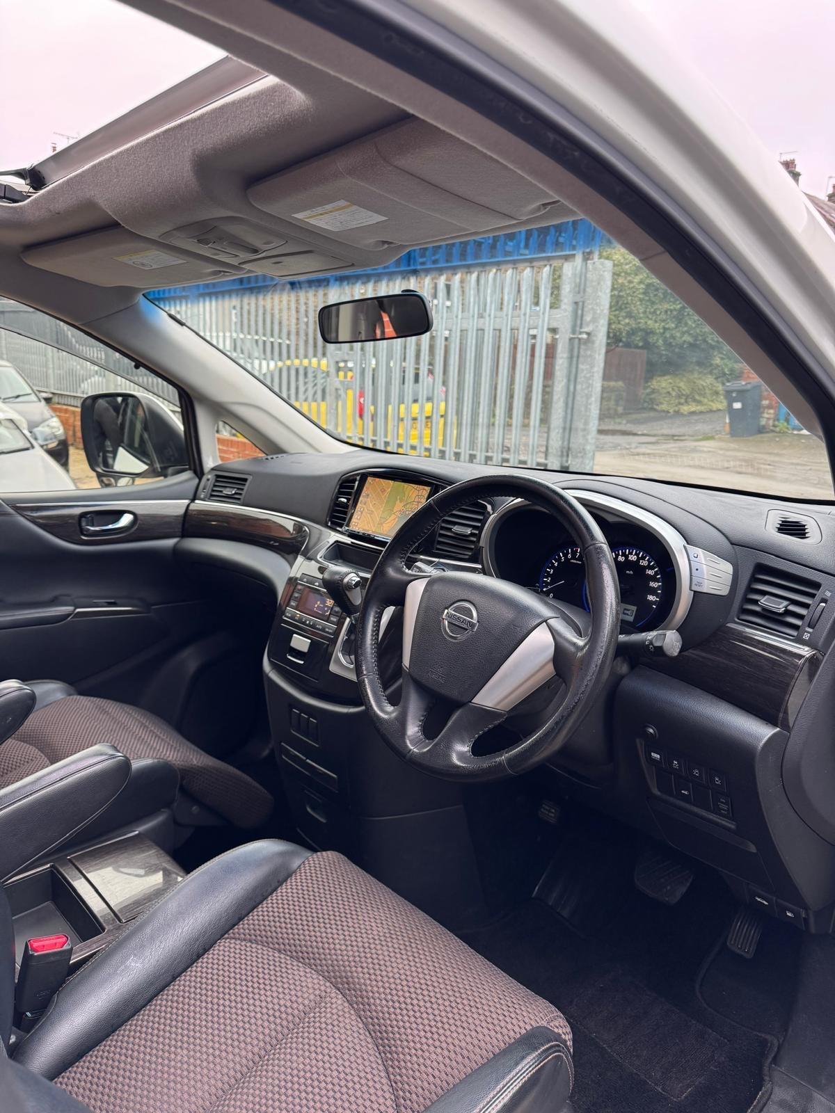 Nissan Elgrand - Image 18