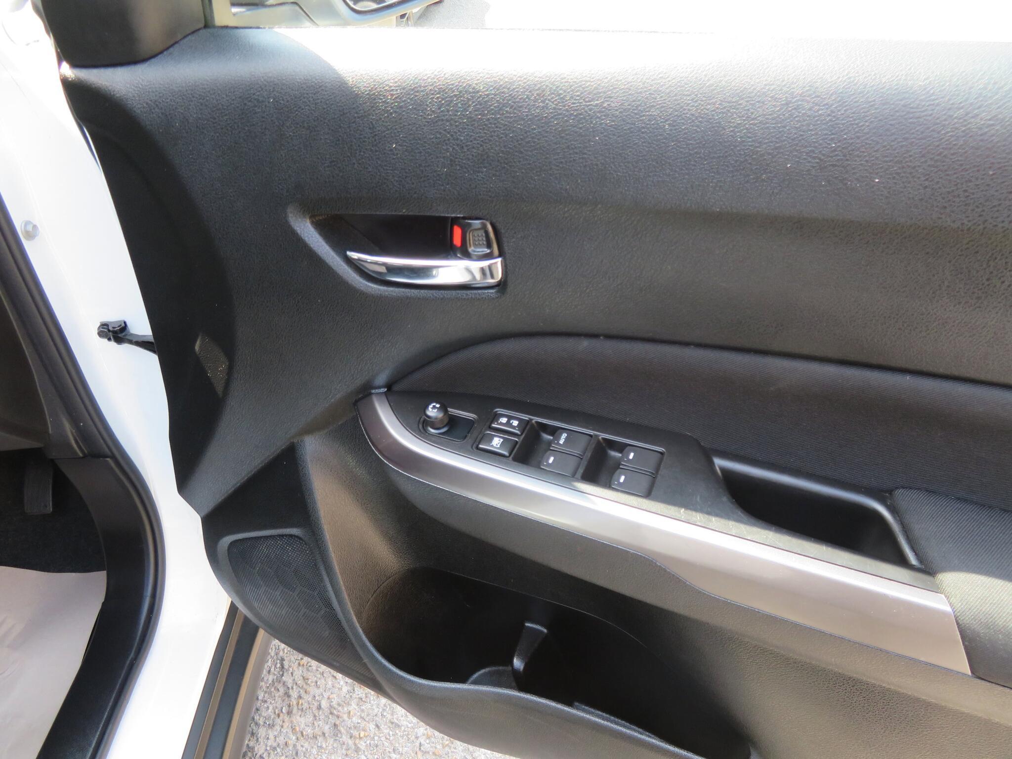 Suzuki Vitara - Image 19