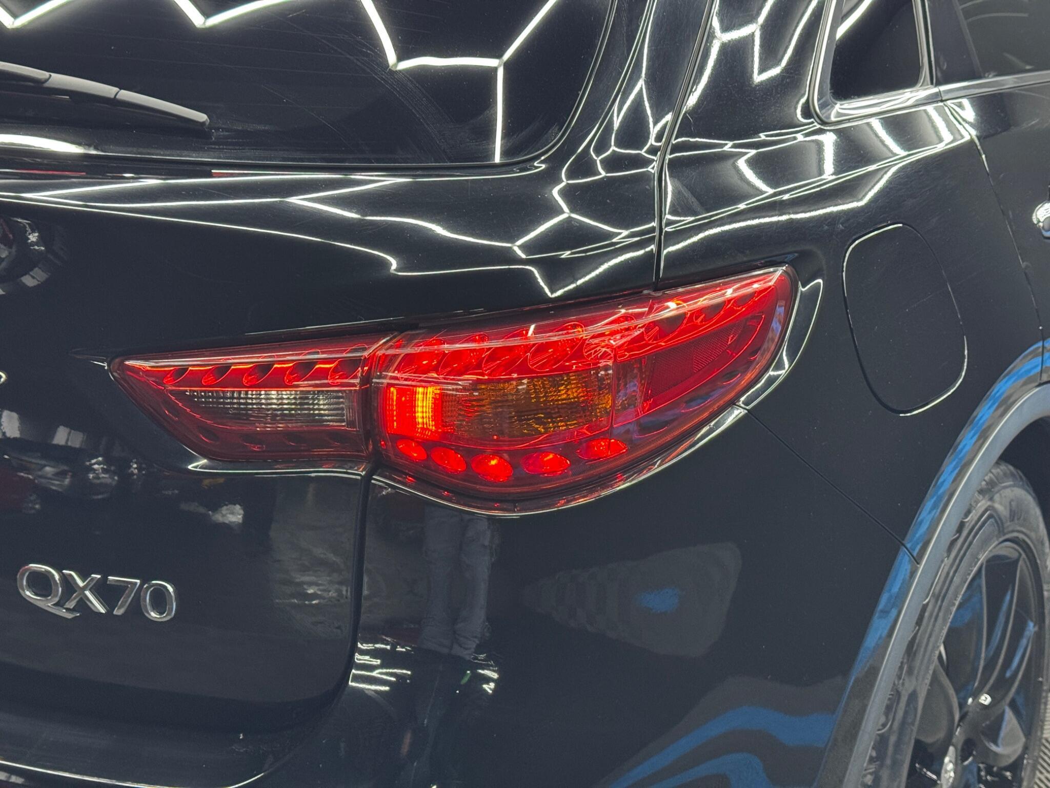 Infiniti QX70 - Image 45