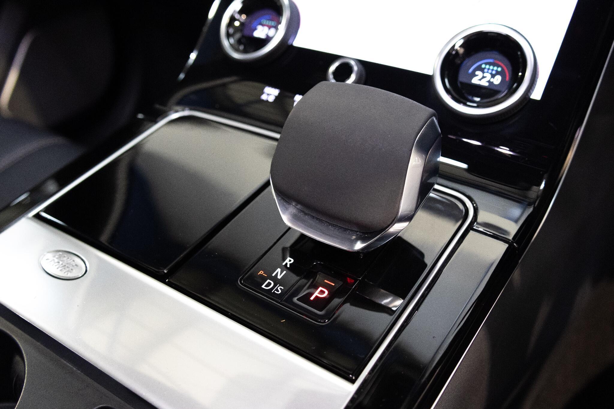 Land Rover Range Rover Velar - Image 31