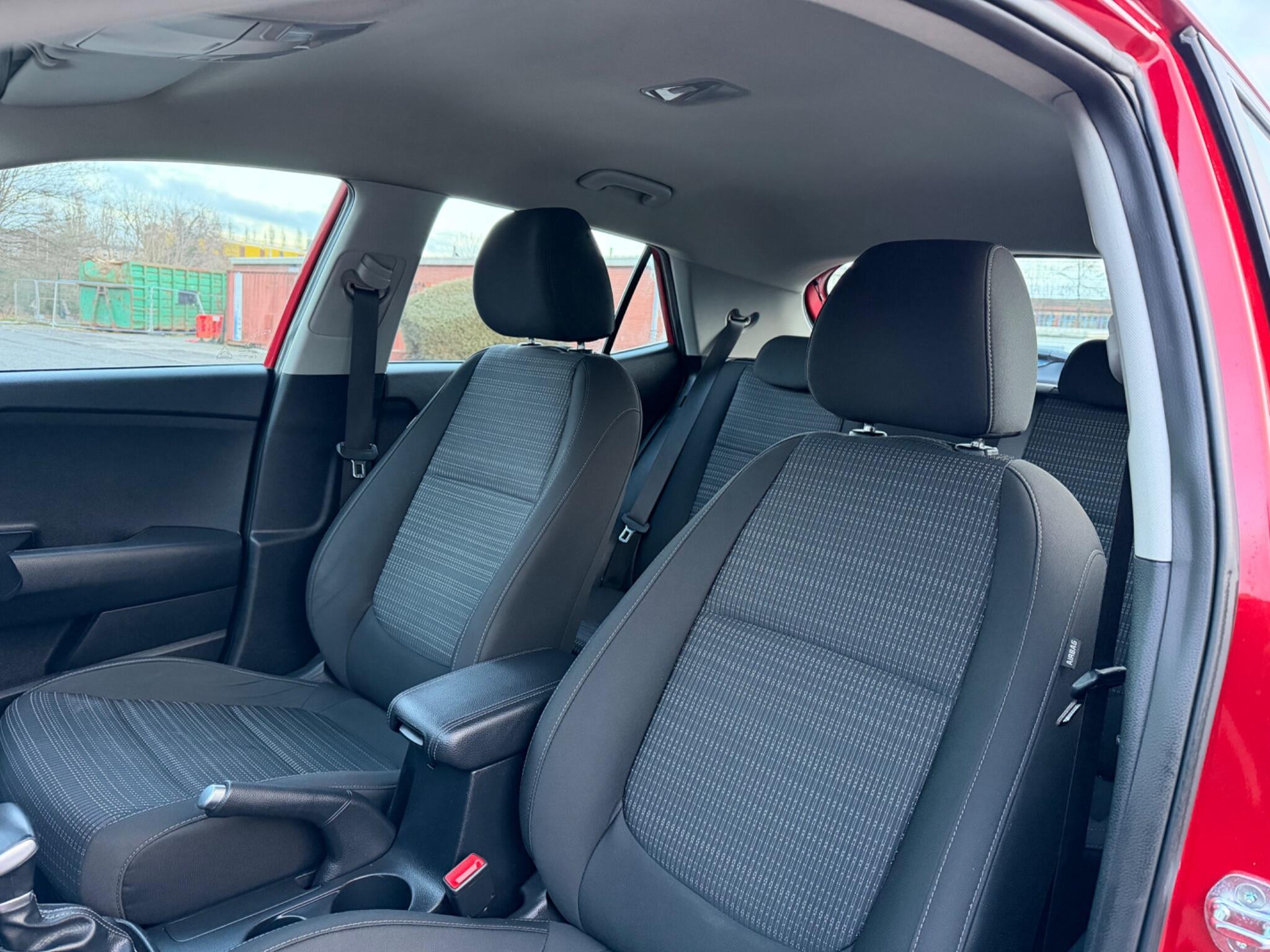 Kia Stonic - Image 33