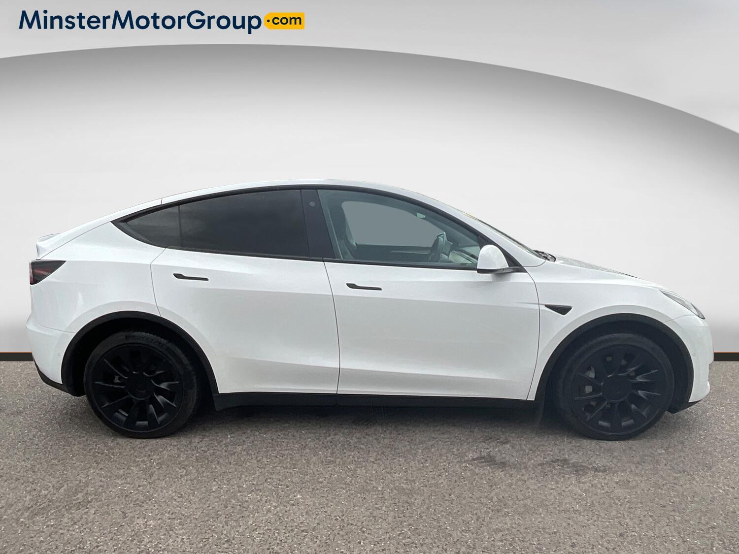 Tesla Model Y - Image 2