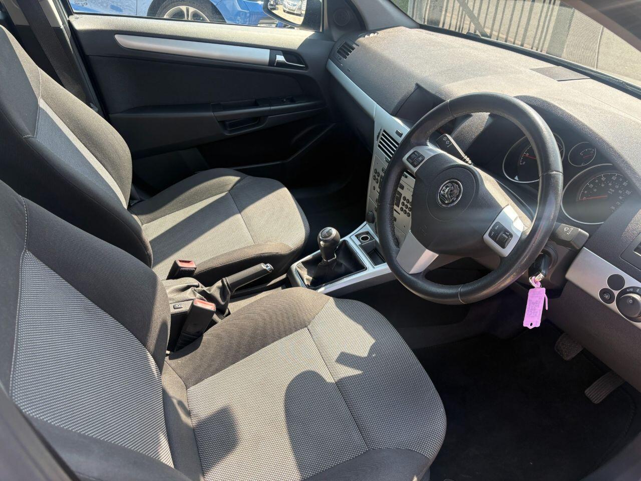 Vauxhall Astra - Image 8