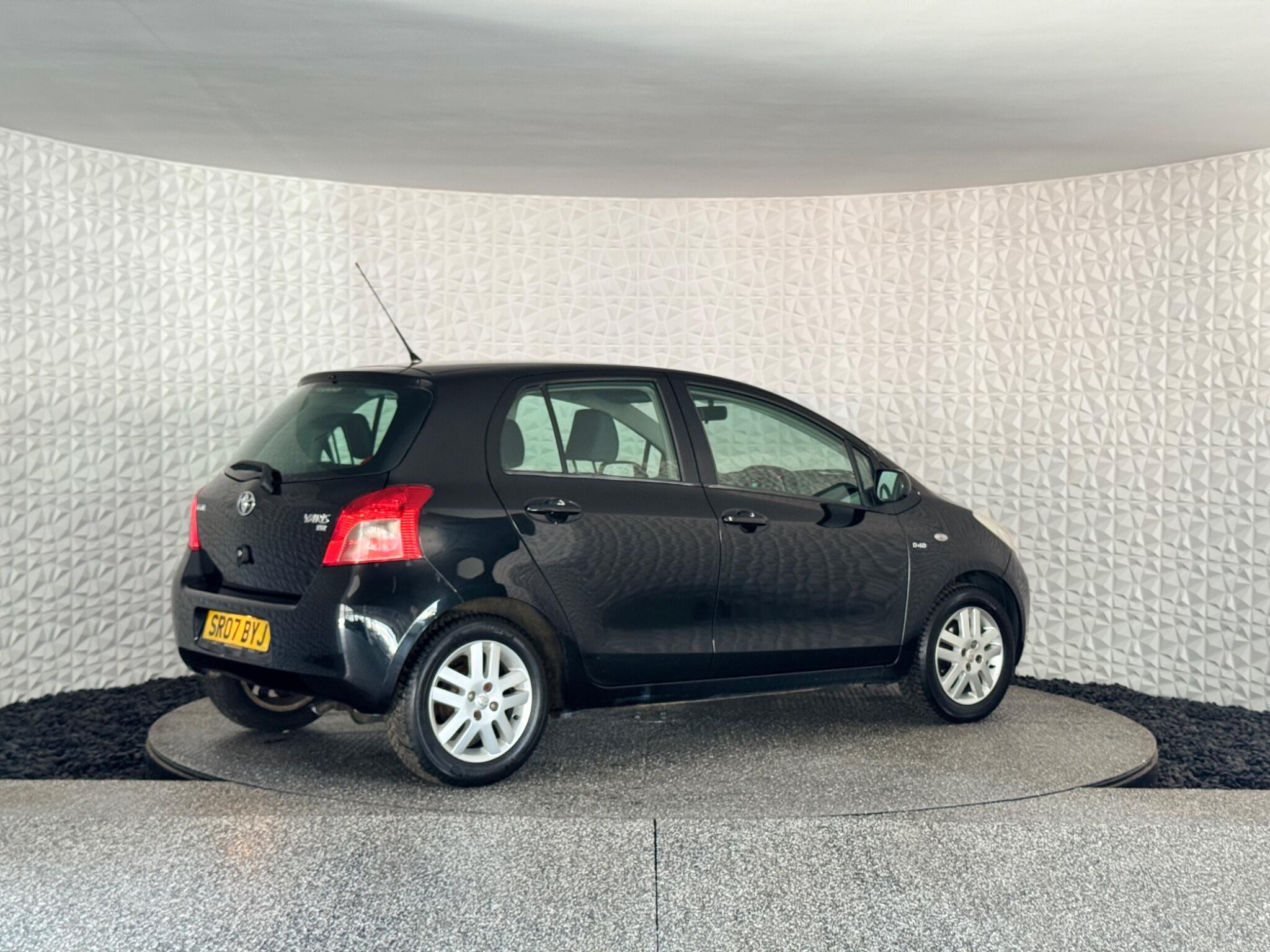Toyota Yaris - Image 9
