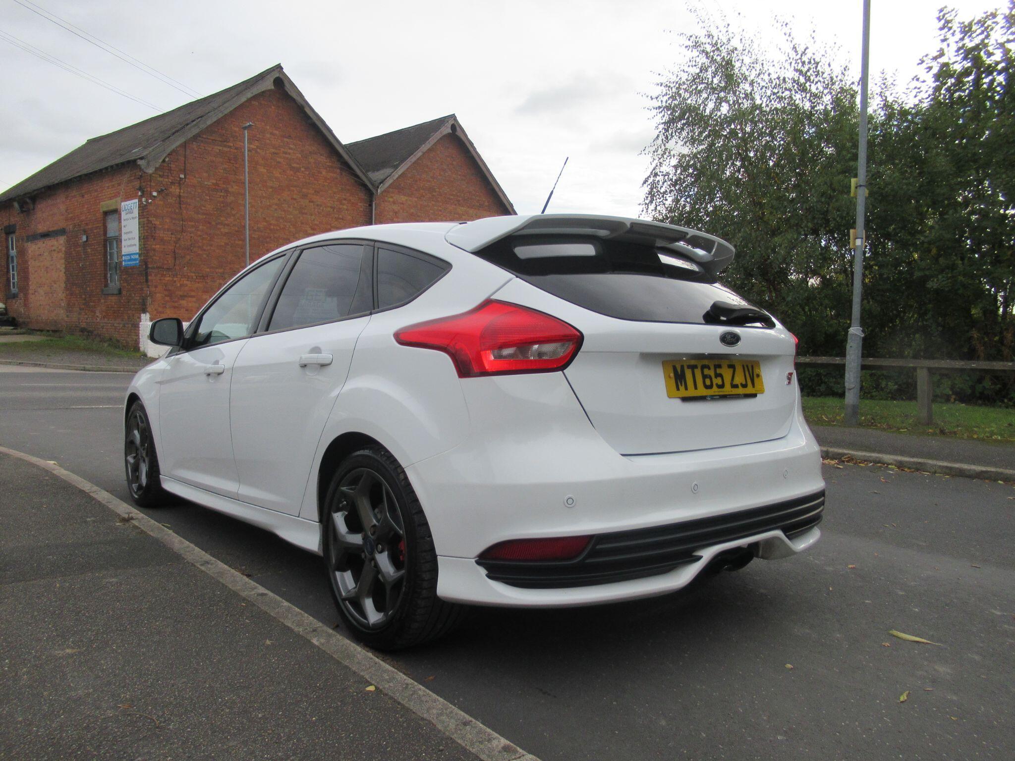 Ford Focus - Image 6