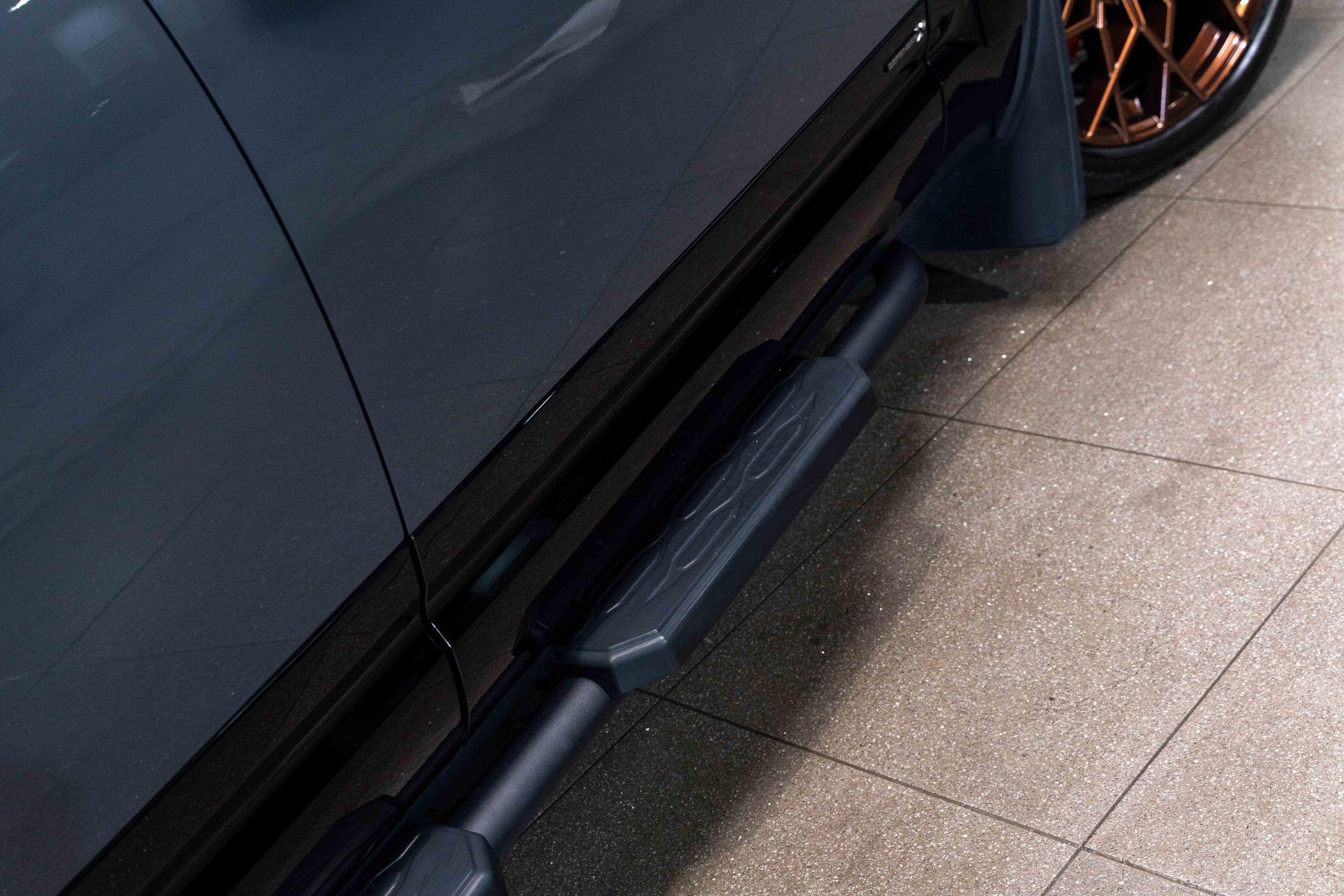 Land Rover Defender 110 - Image 11