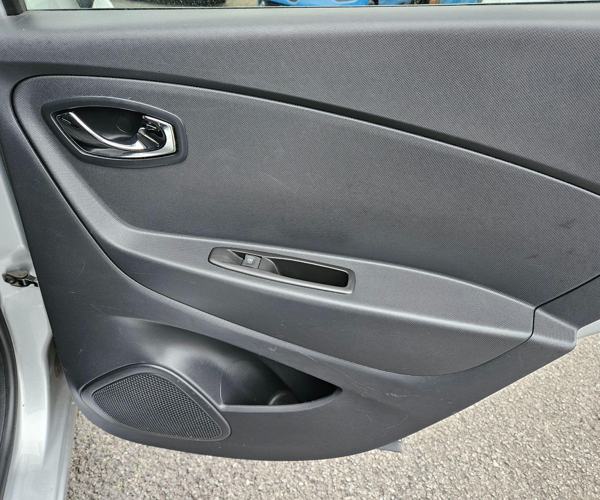 Renault Captur - Image 45