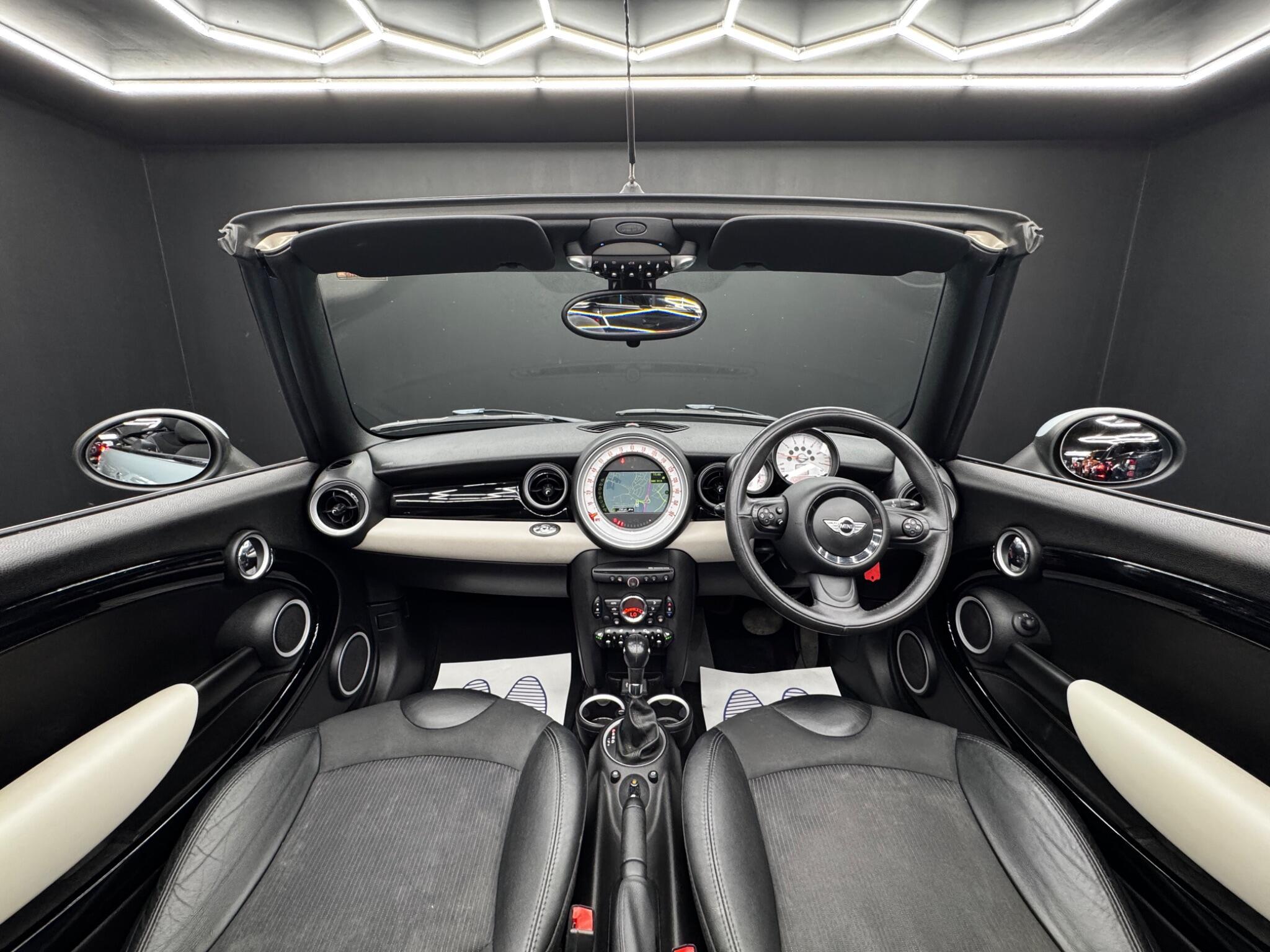 MINI Convertible - Image 15