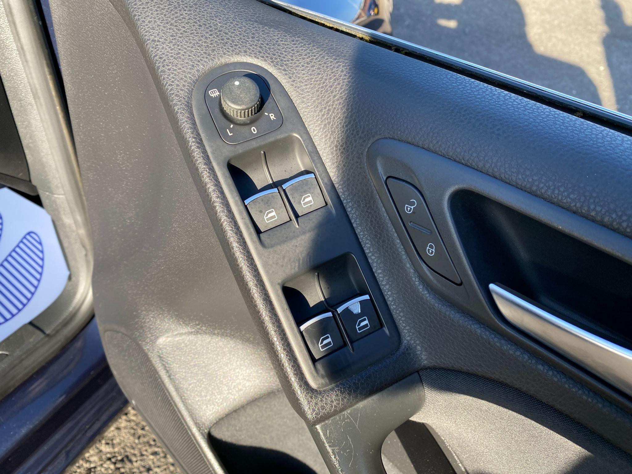 Volkswagen Golf - Image 54