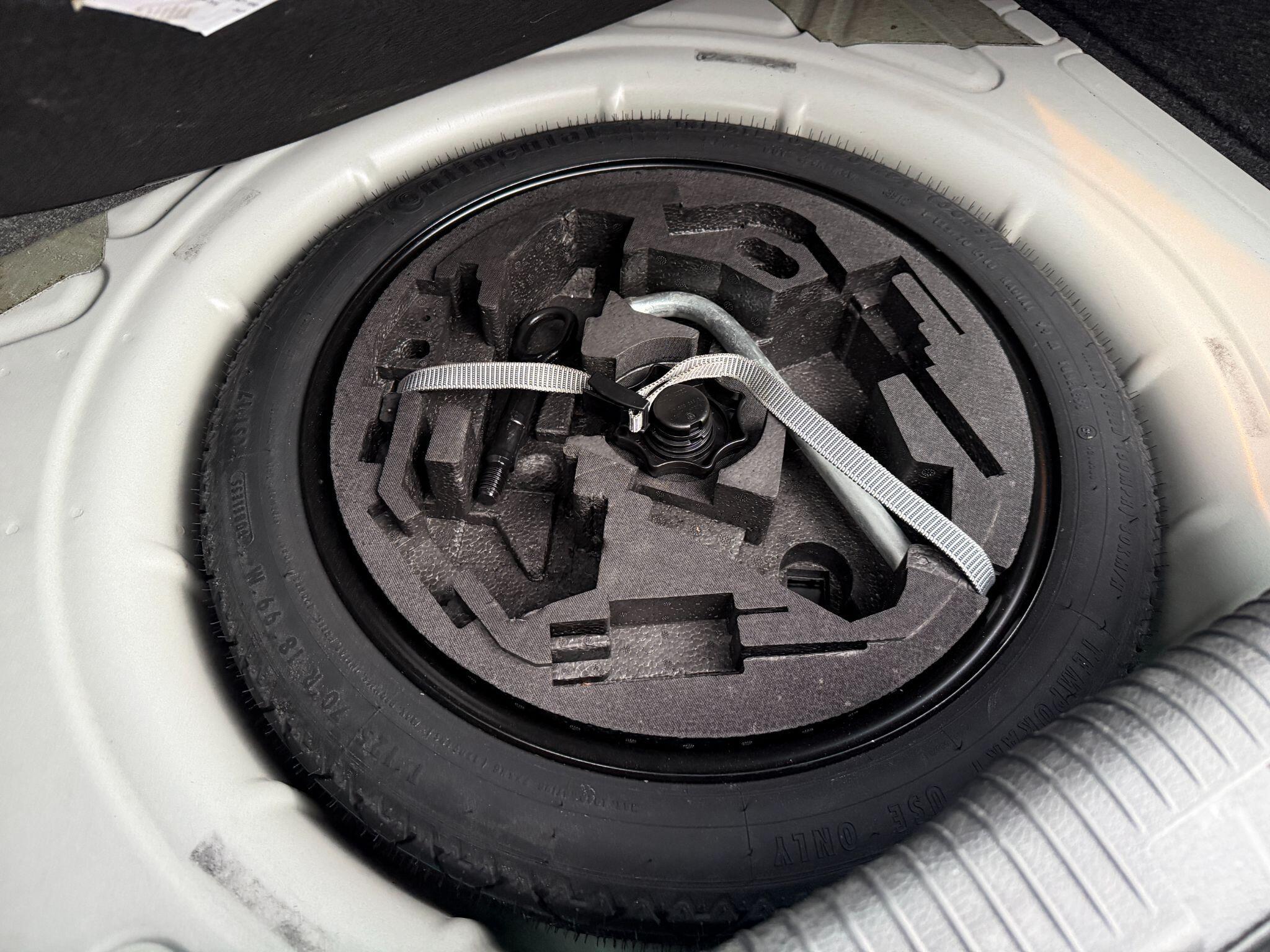 Volkswagen Golf - Image 76