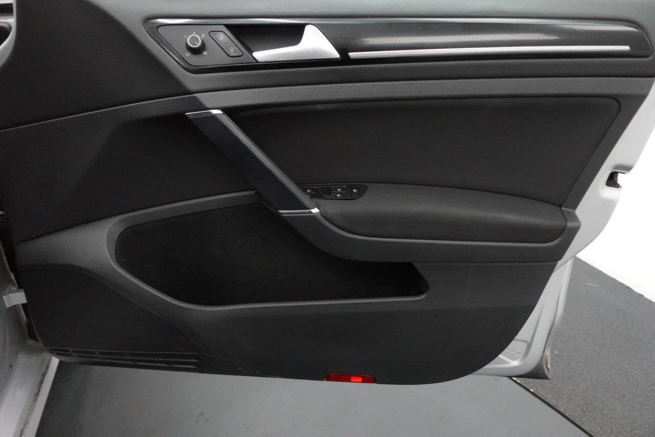 Volkswagen Golf - Image 17