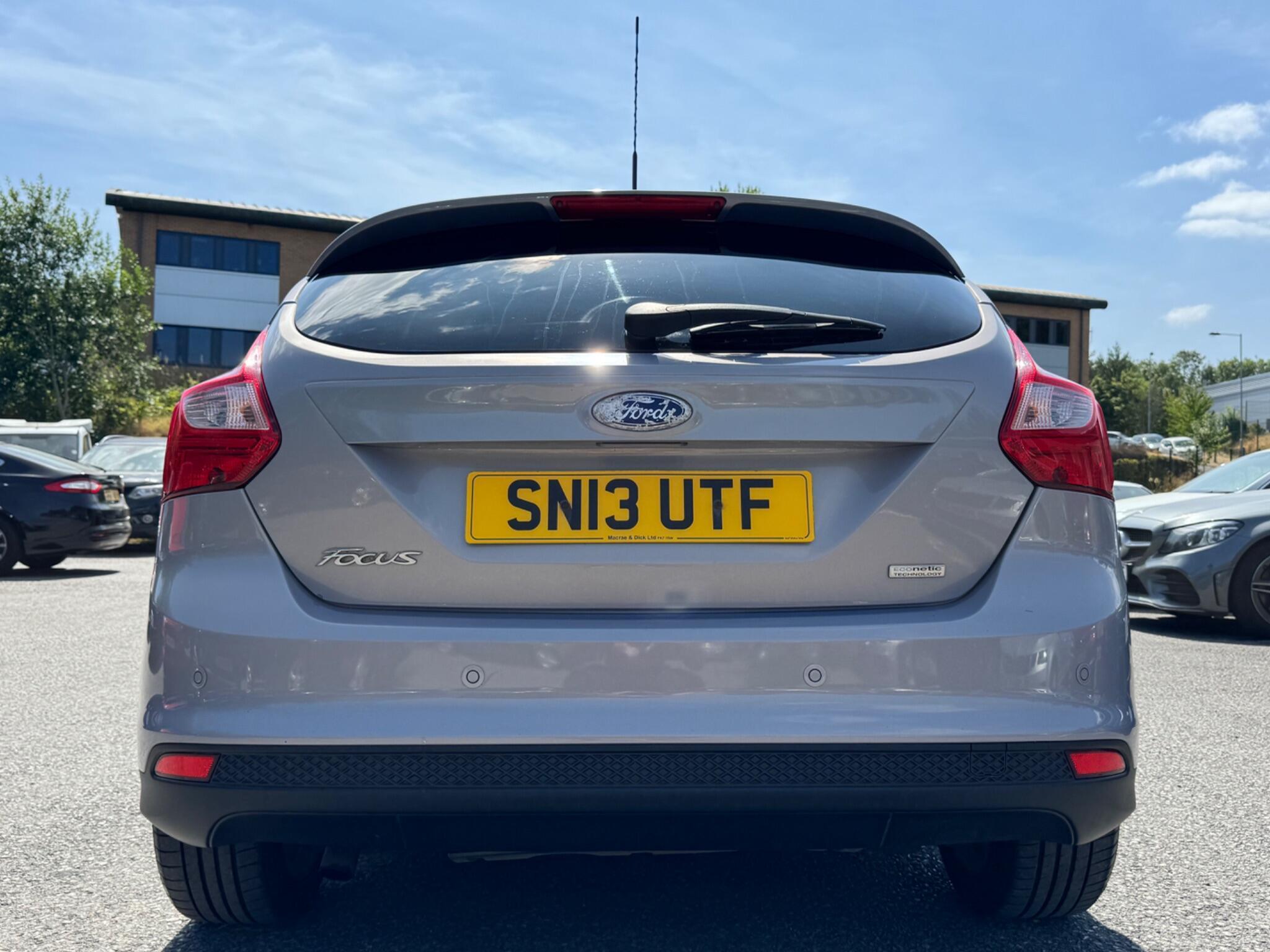 Ford Focus - Image 19