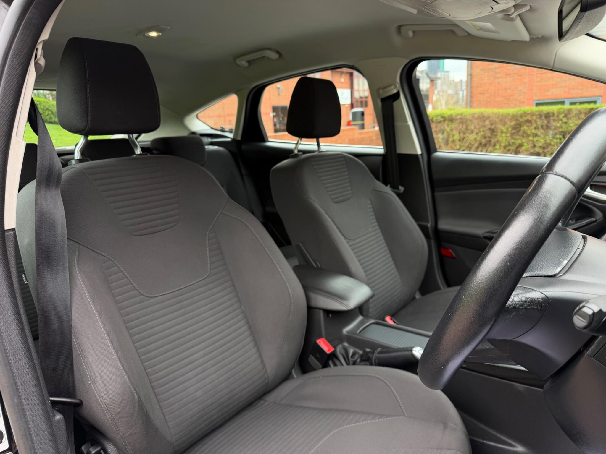 Ford Focus - Image 34