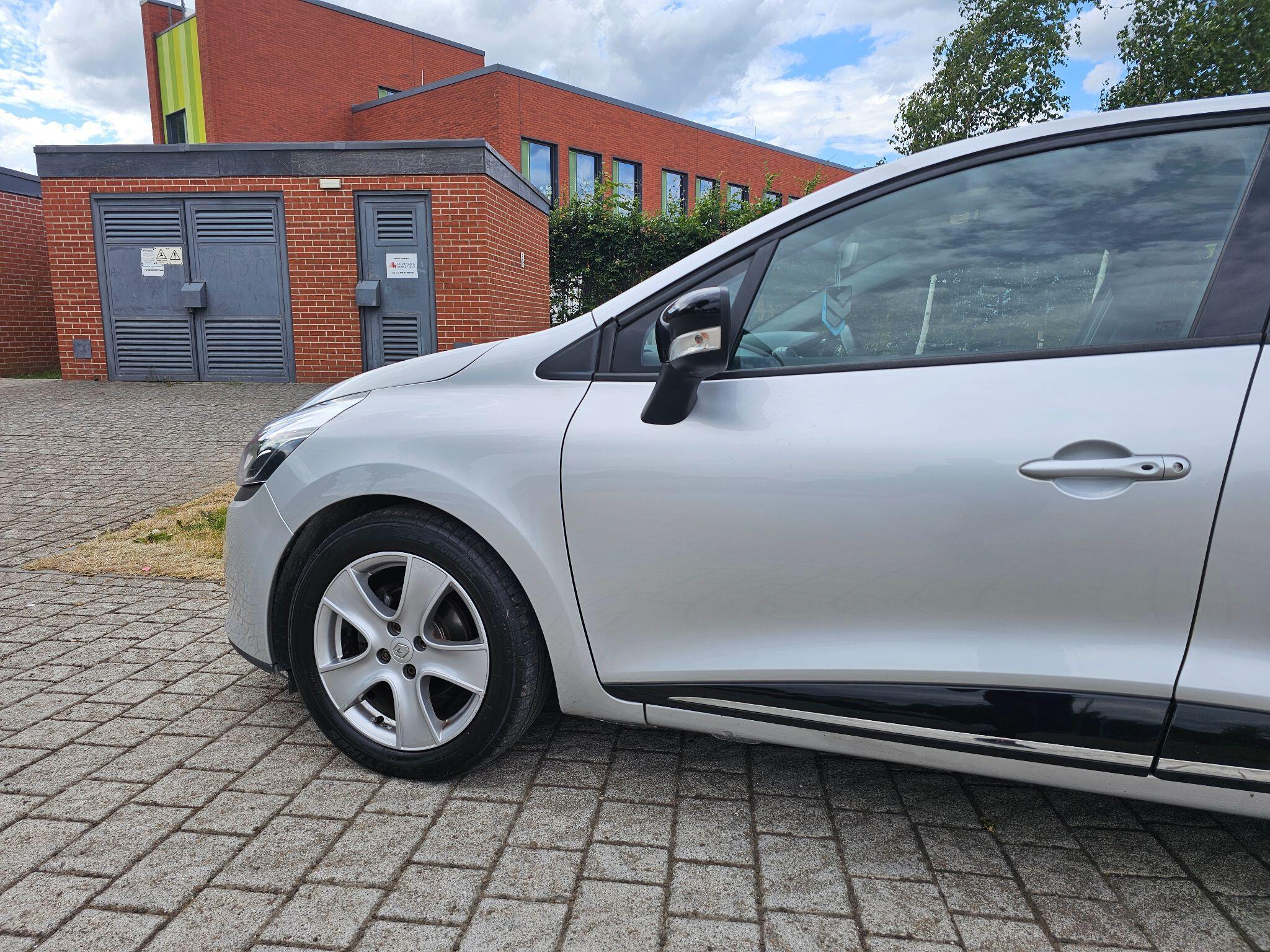 Renault Clio - Image 17