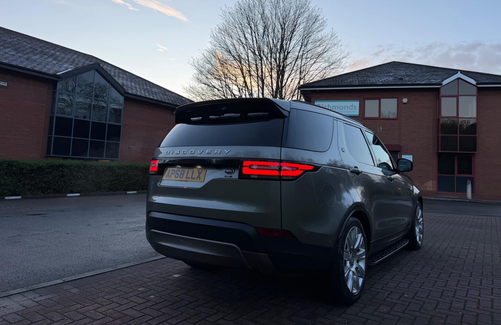 Land Rover Discovery - Image 11