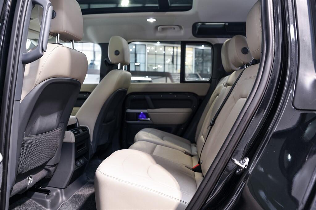 Land Rover Defender 110 - Image 10