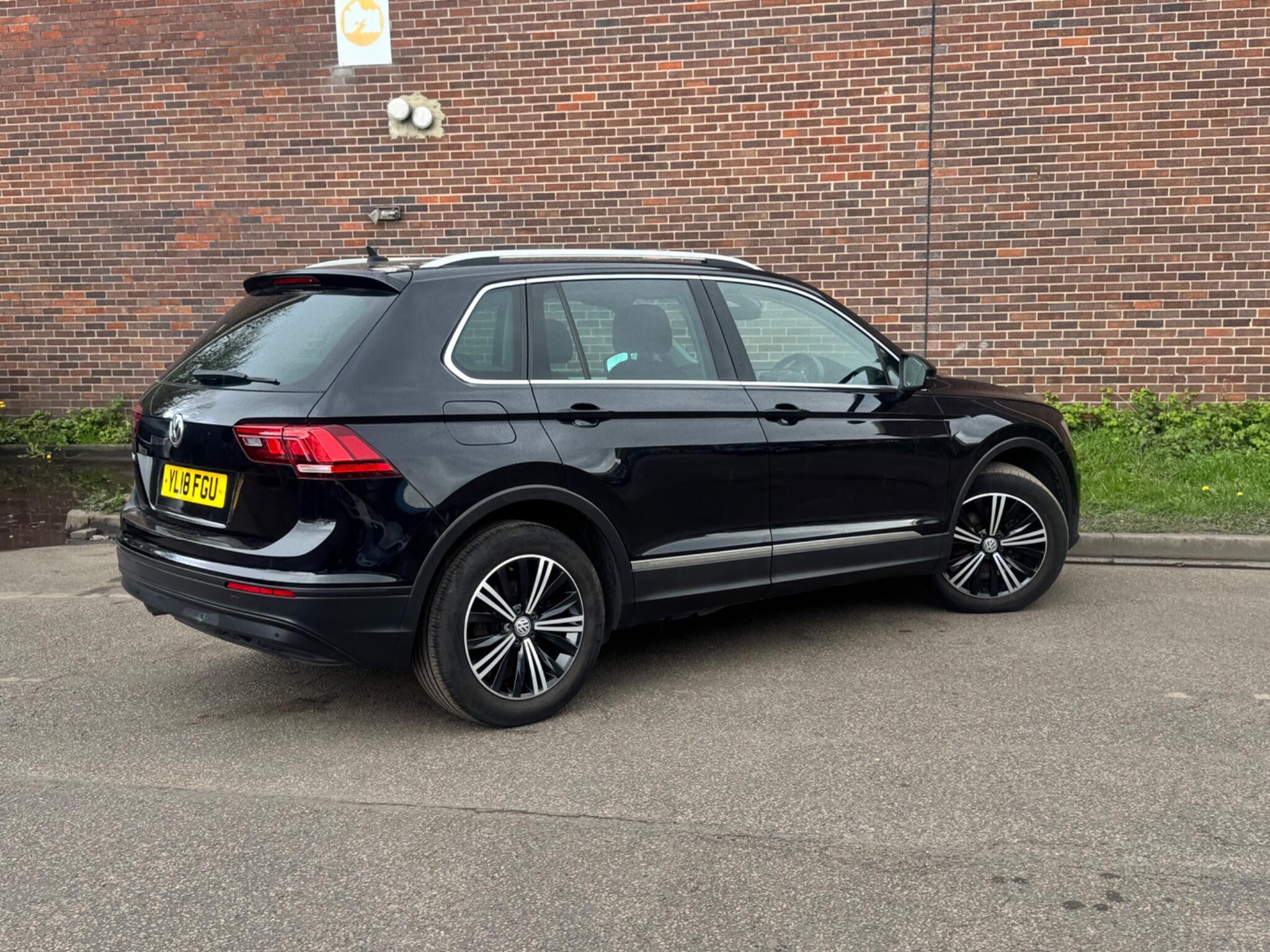 Volkswagen Tiguan - Image 12