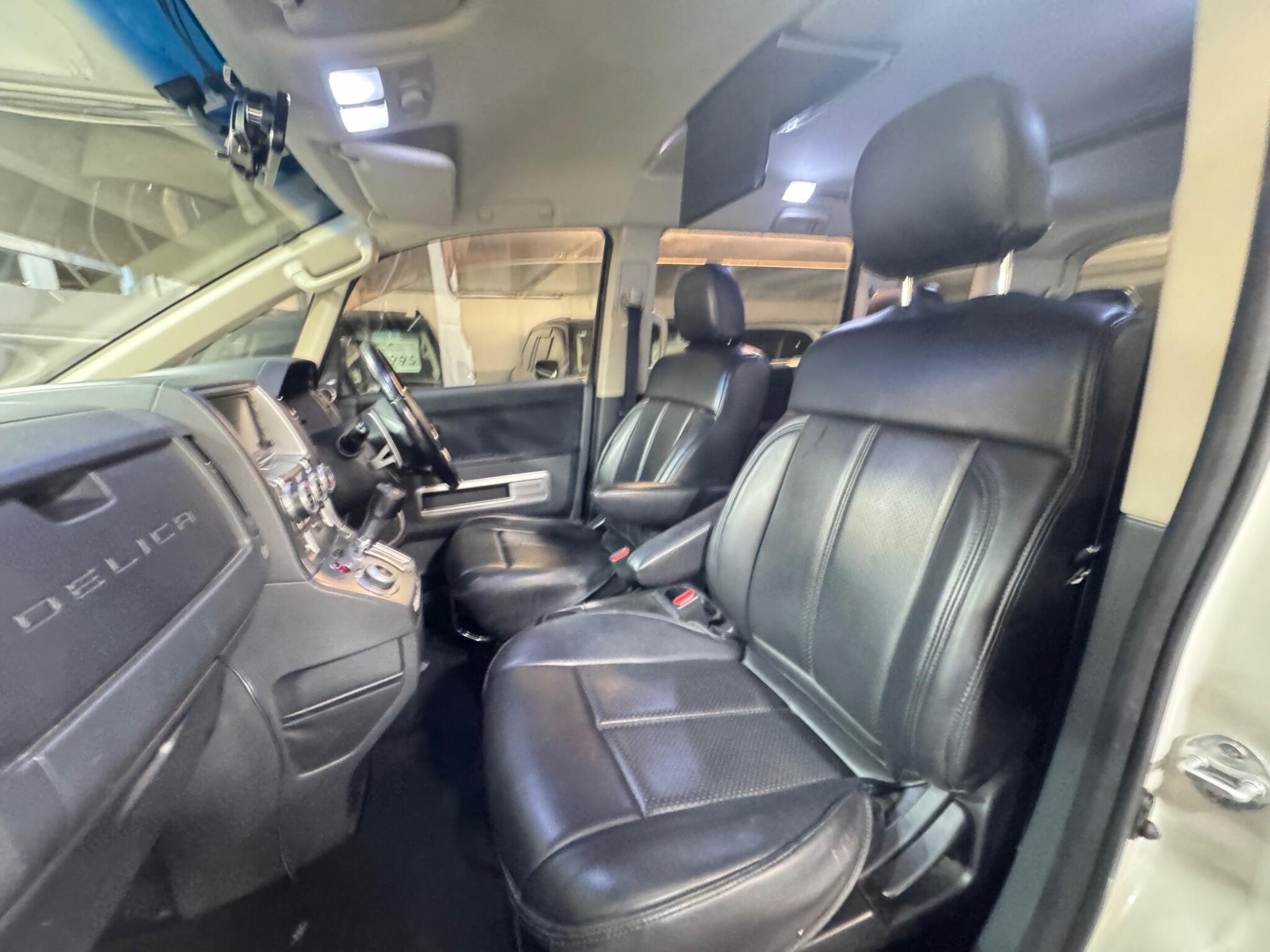 Mitsubishi Delica - Image 10