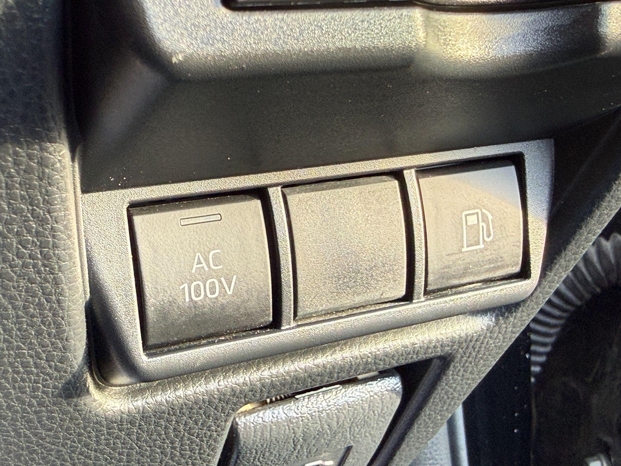 Toyota Prius - Image 64