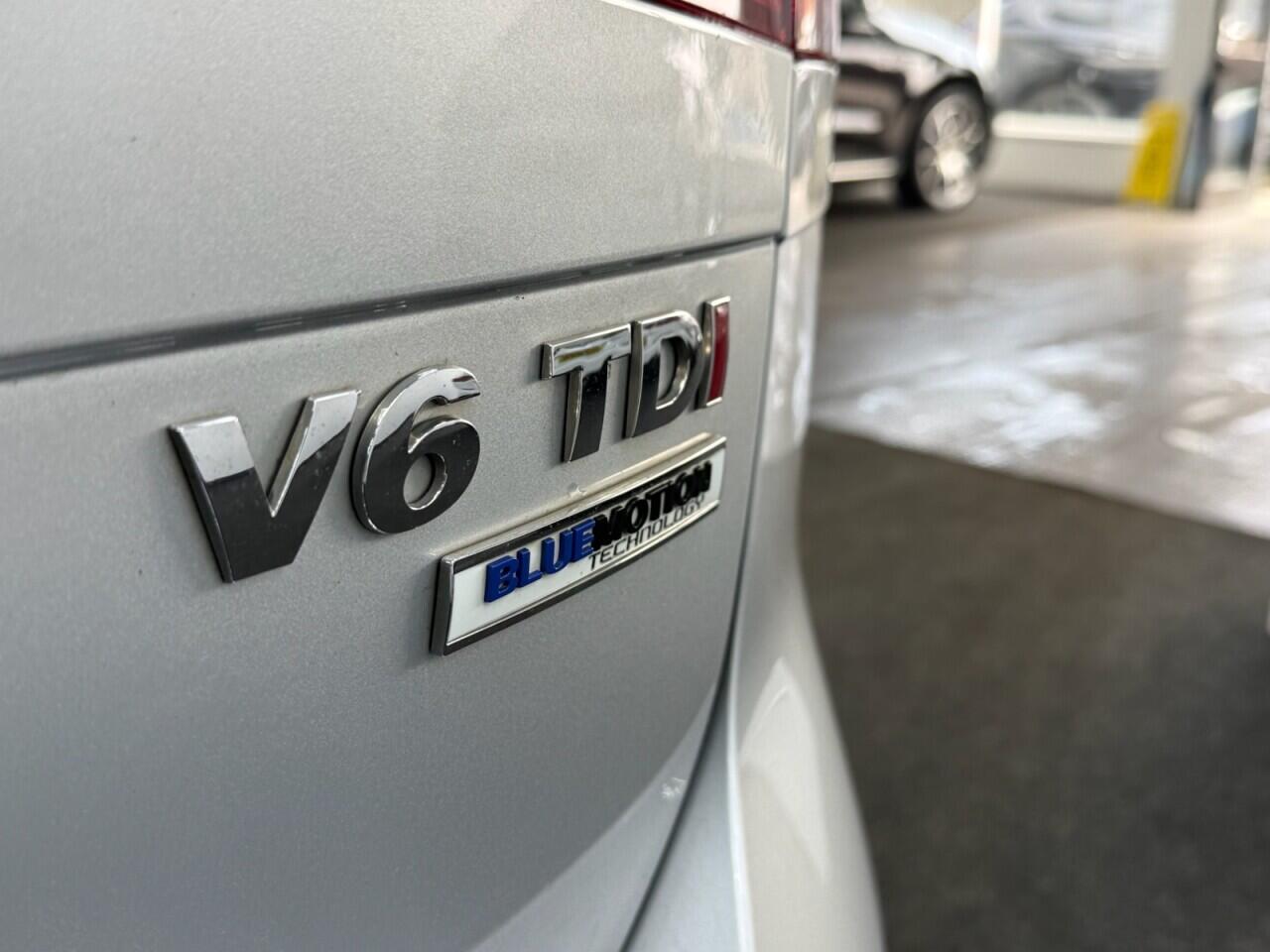 Volkswagen Touareg - Image 13