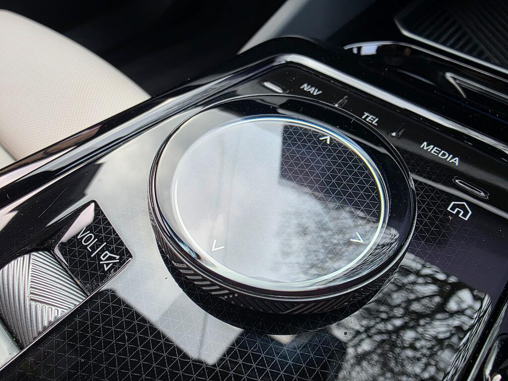 BMW 5 Series - Image 32