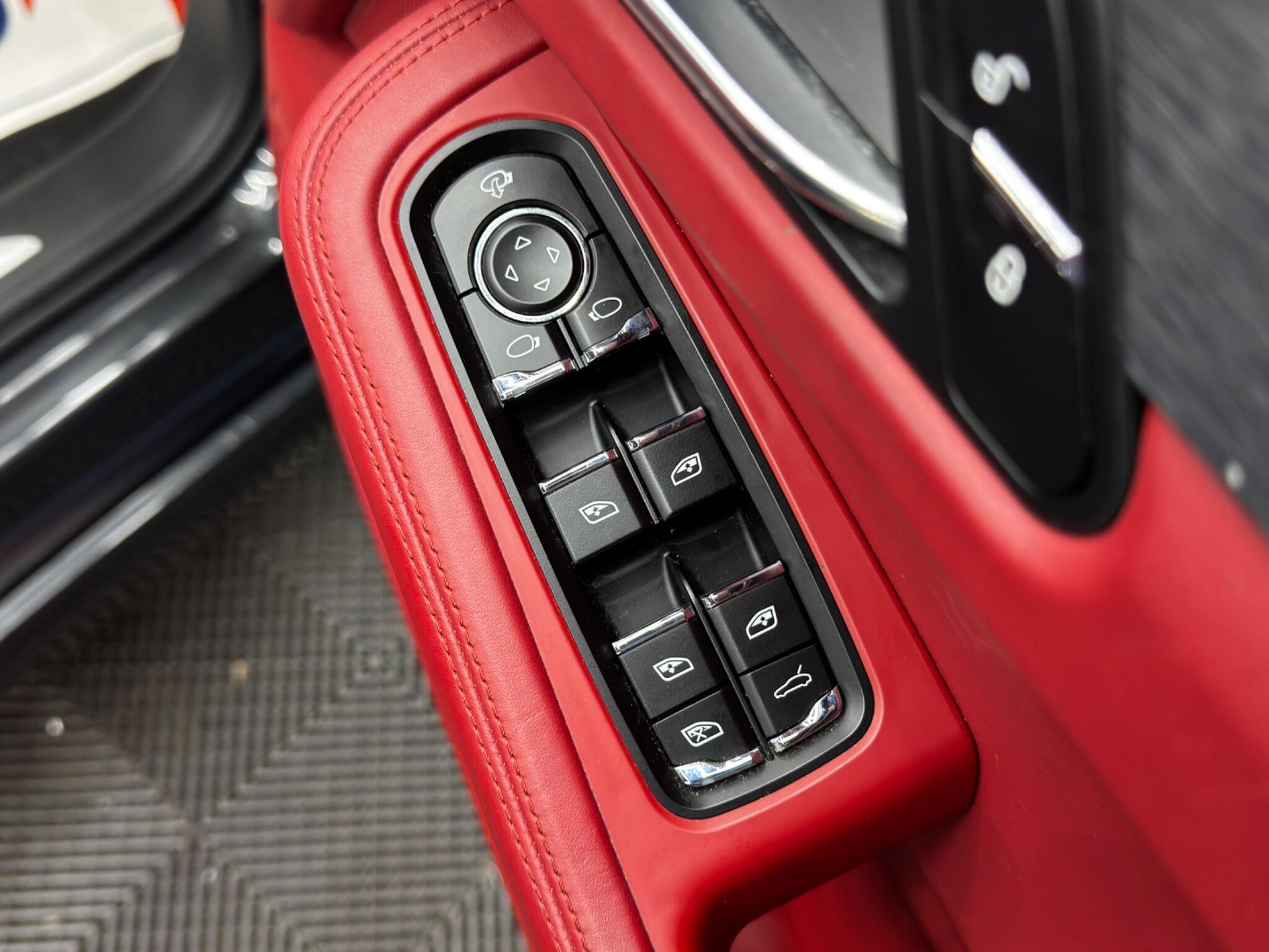 Porsche Macan - Image 44