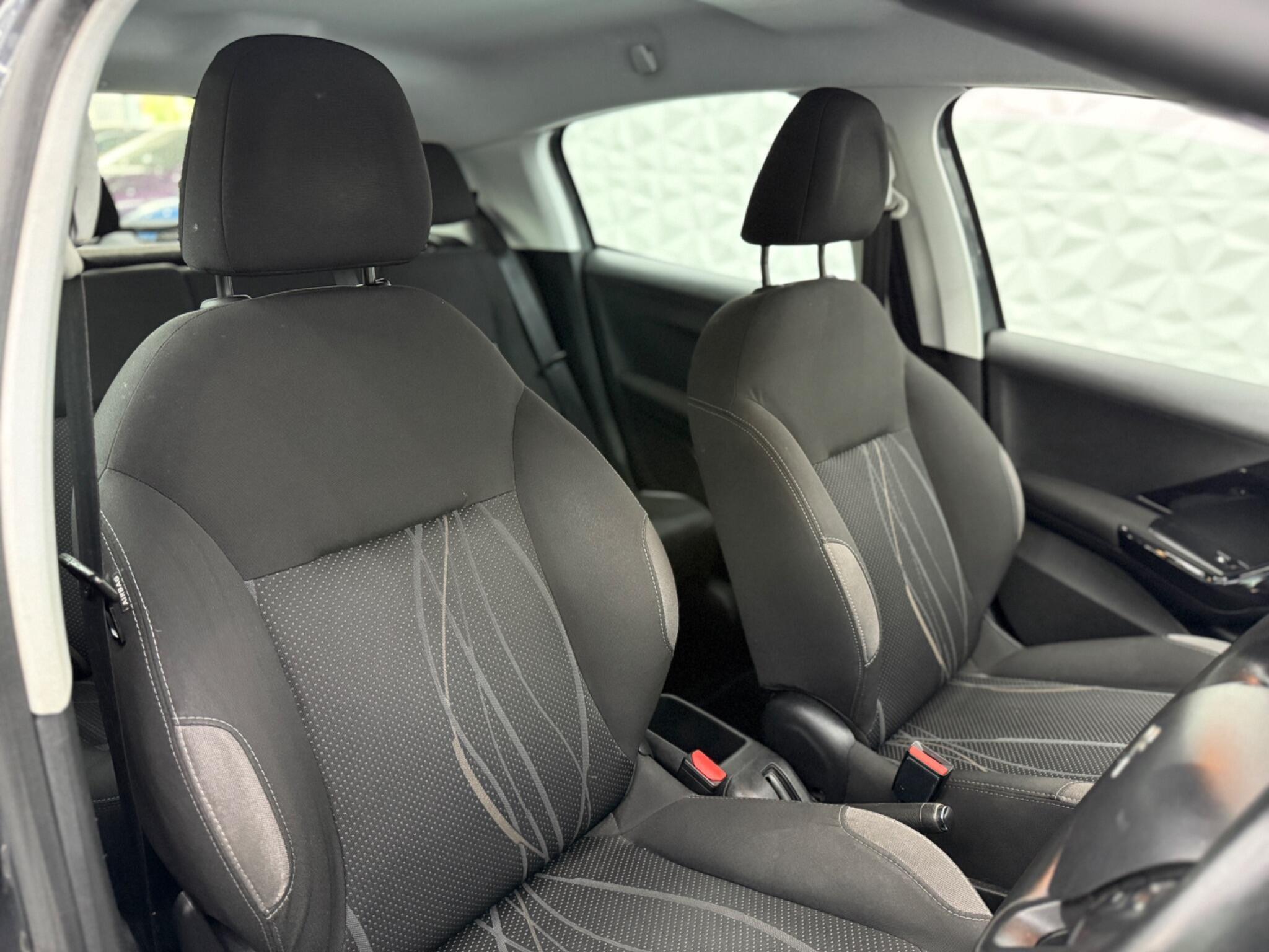 Peugeot 208 - Image 15