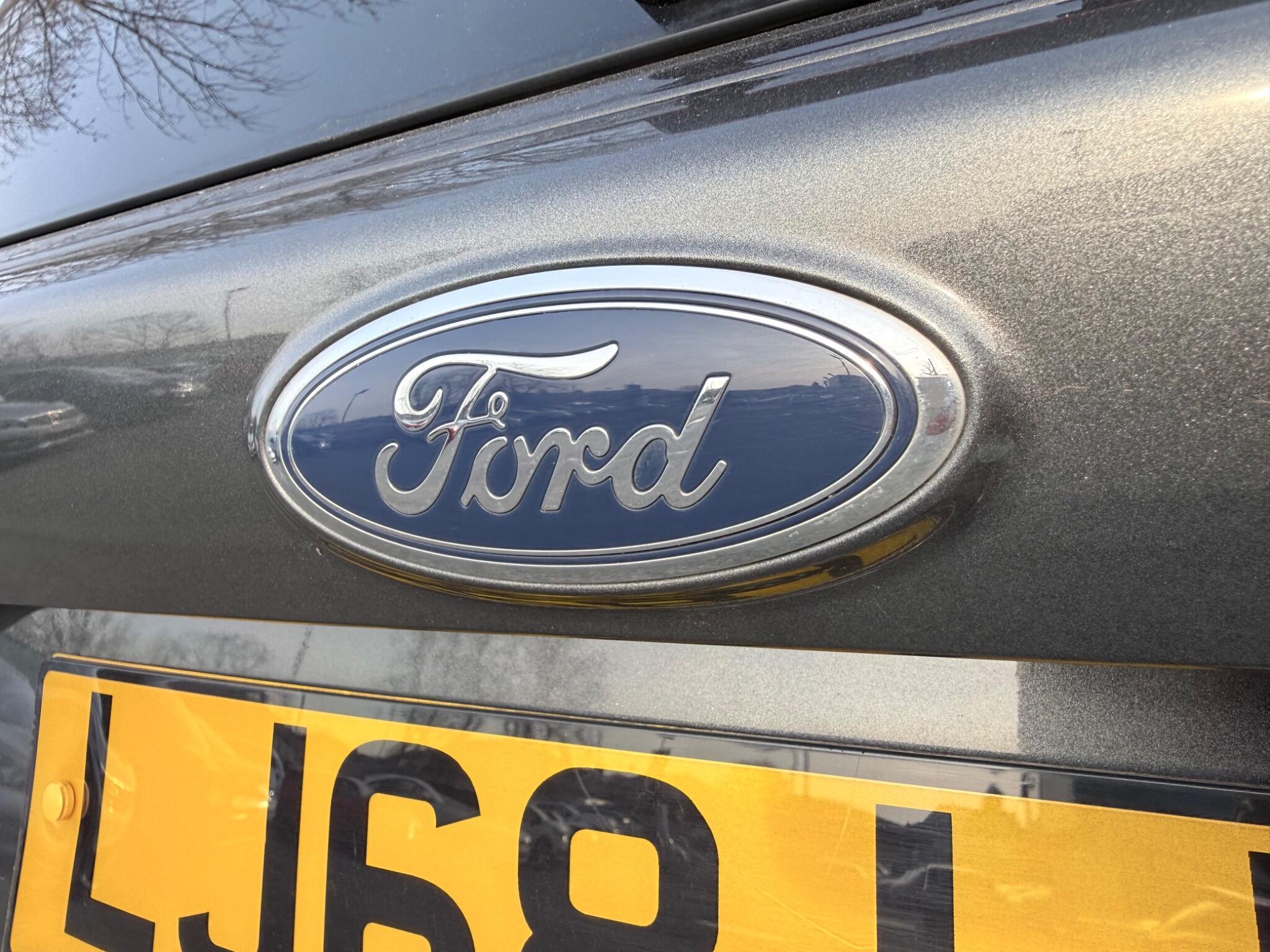 Ford Kuga - Image 22