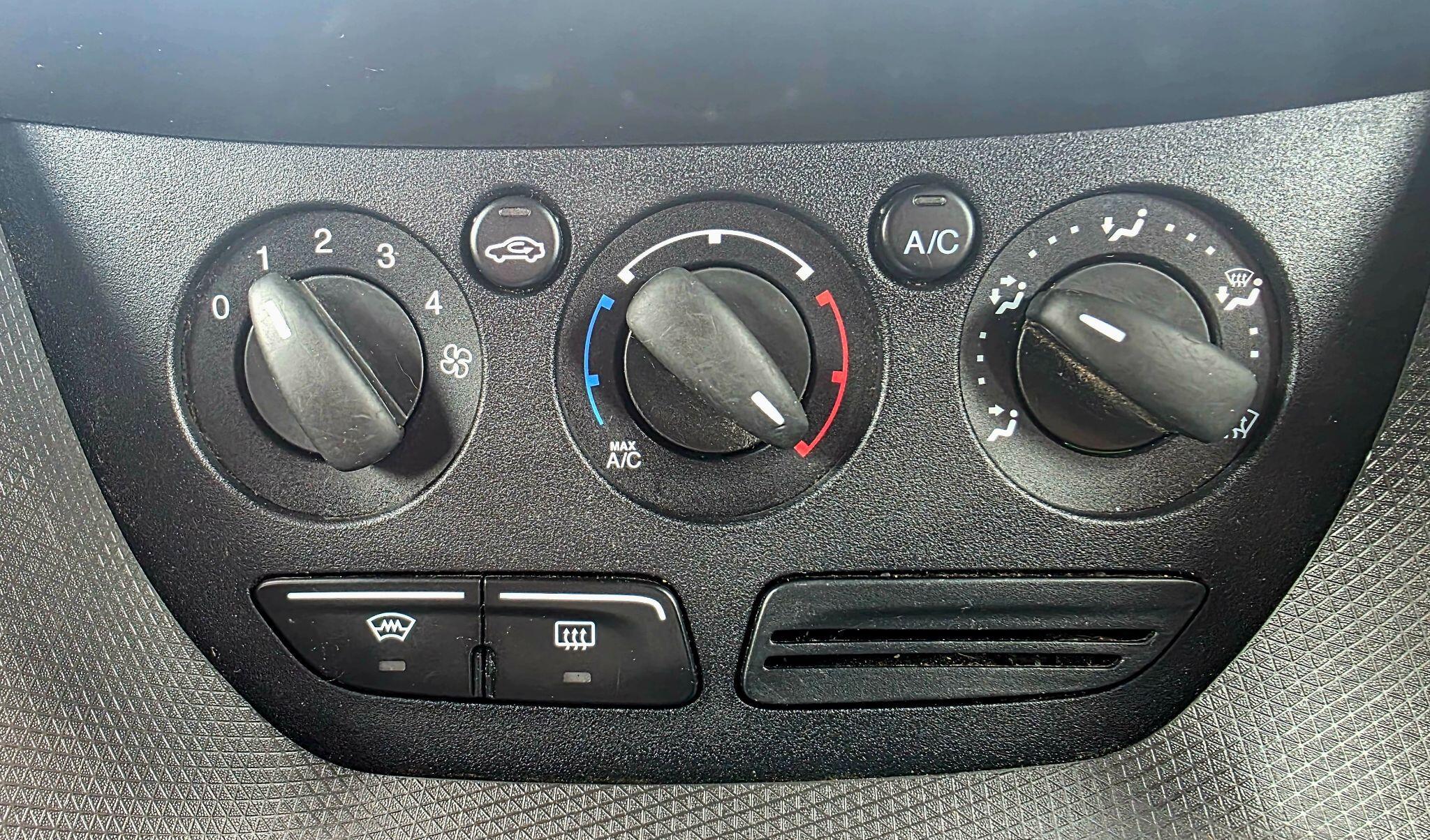 Ford Transit Connect - Image 26