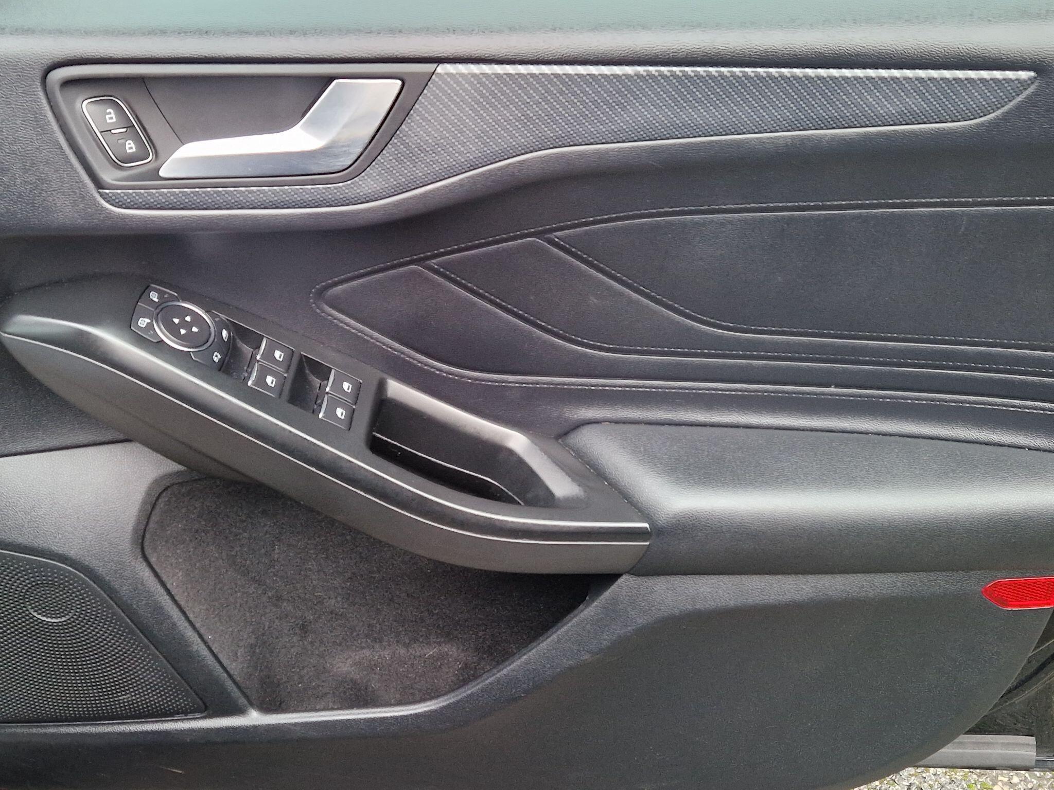 Ford Focus - Image 31