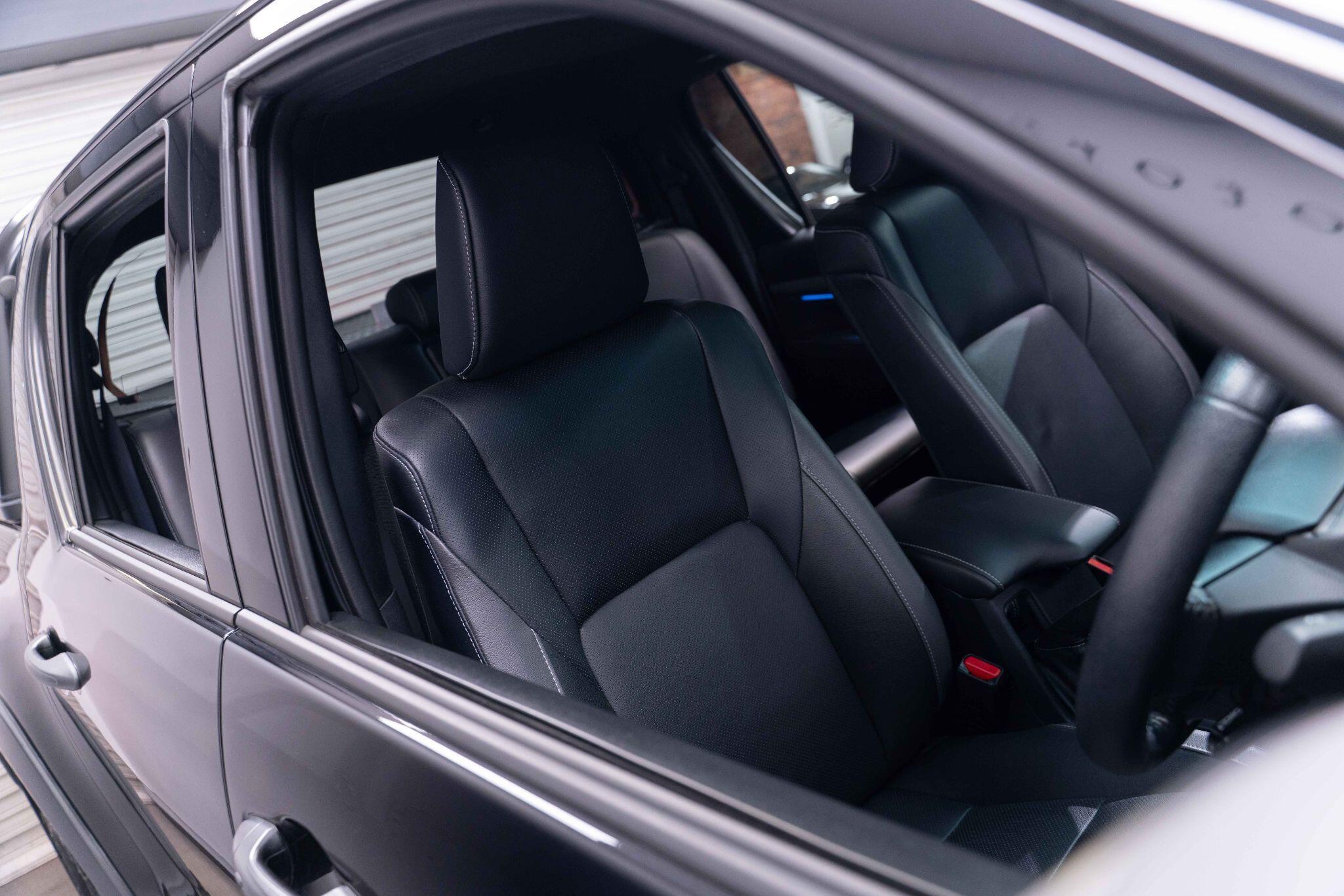 Toyota Hilux - Image 7