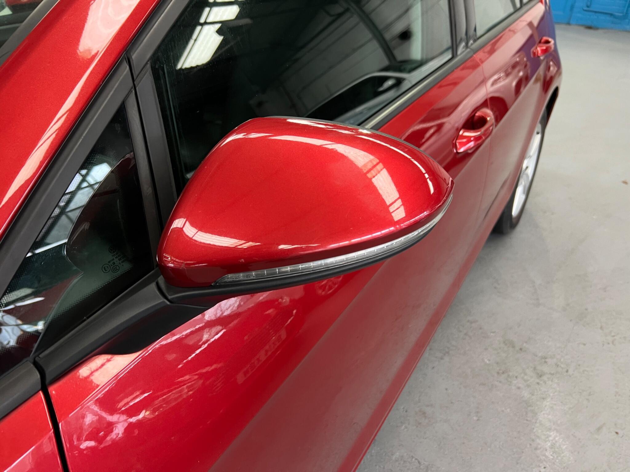 Volkswagen Golf - Image 30