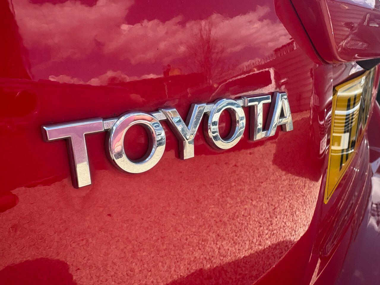 Toyota Yaris - Image 8