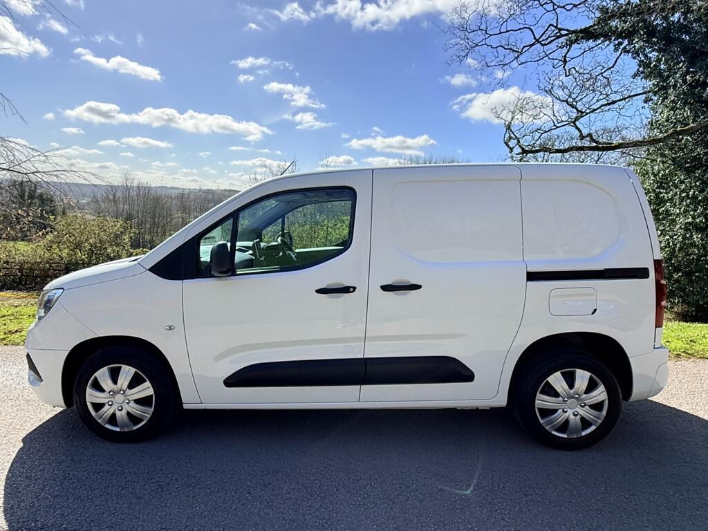 Vauxhall Combo - Image 16