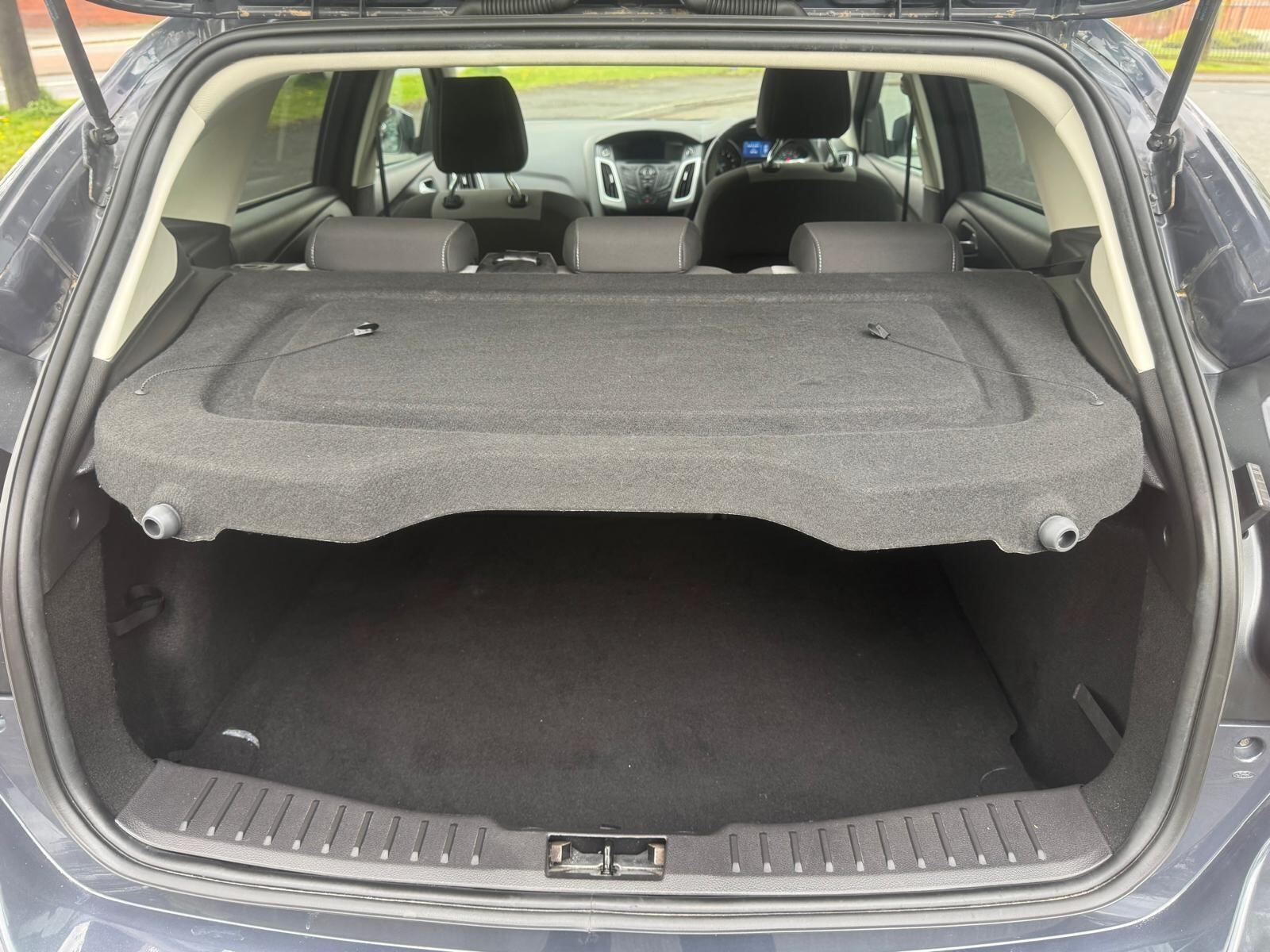 Ford Focus - Image 38