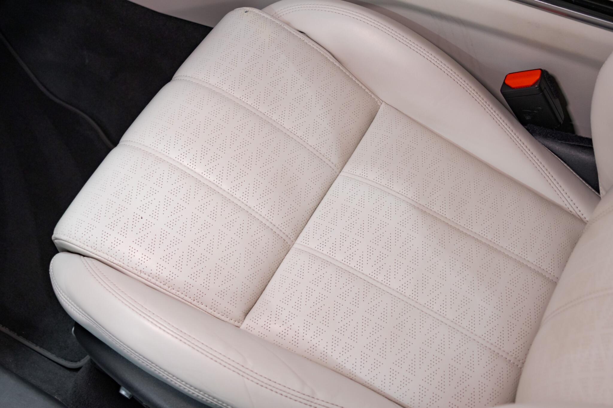 Land Rover Range Rover Velar - Image 53