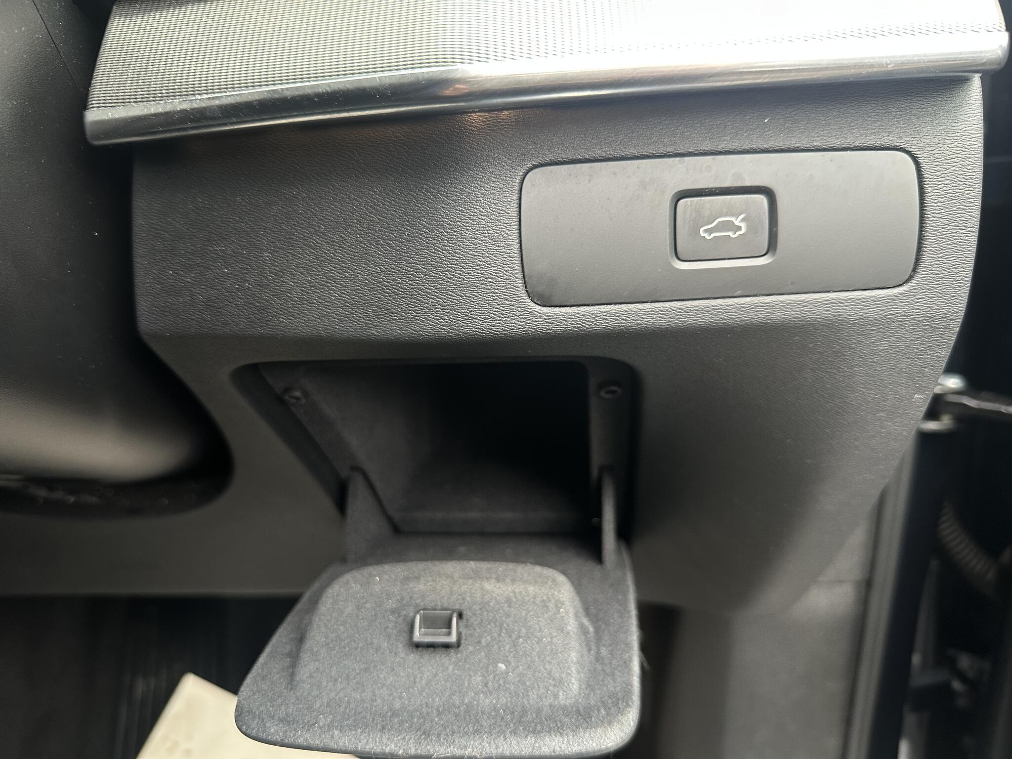 Volvo XC90 - Image 10