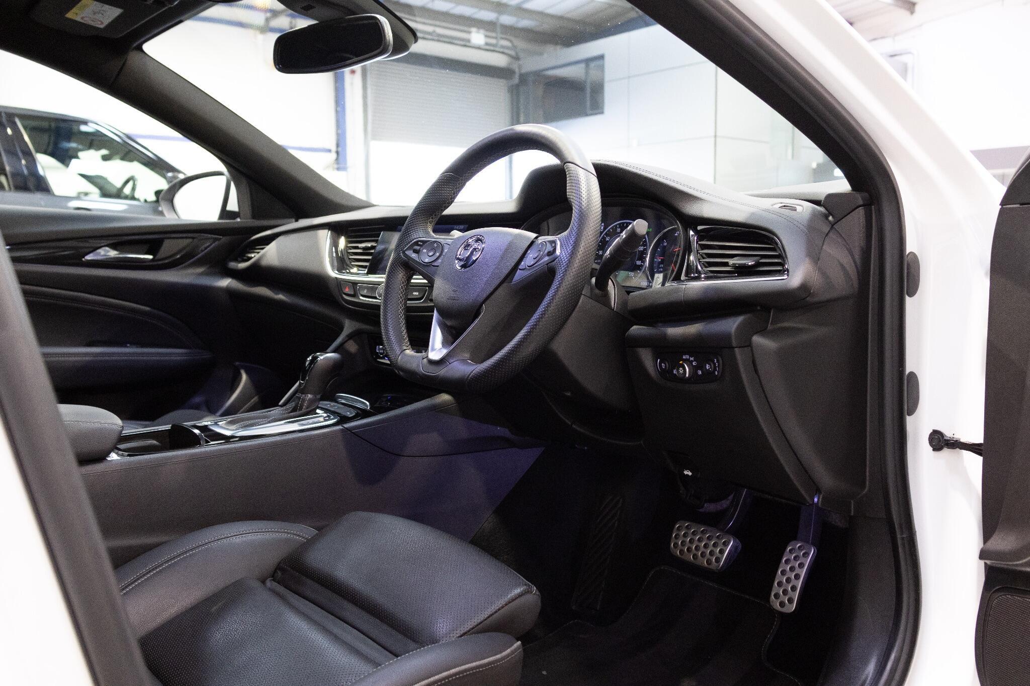 Vauxhall Insignia - Image 8