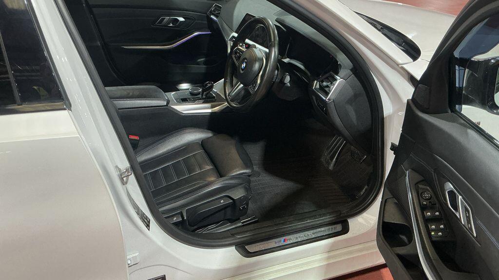 BMW 3 Series - Image 3