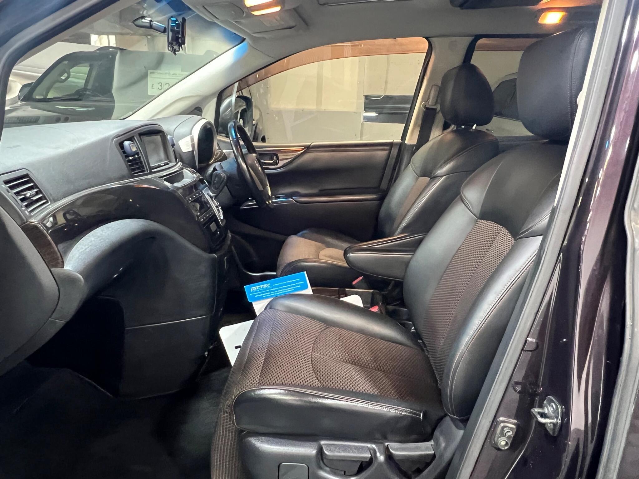Nissan Elgrand - Image 9