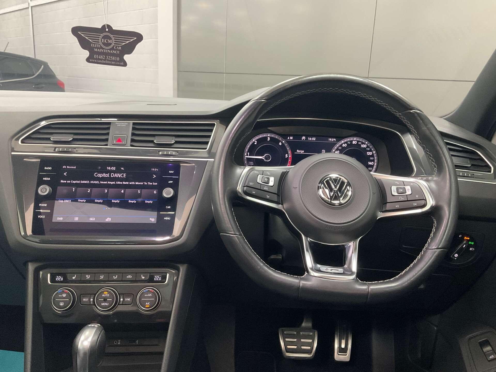 Volkswagen Tiguan - Image 14