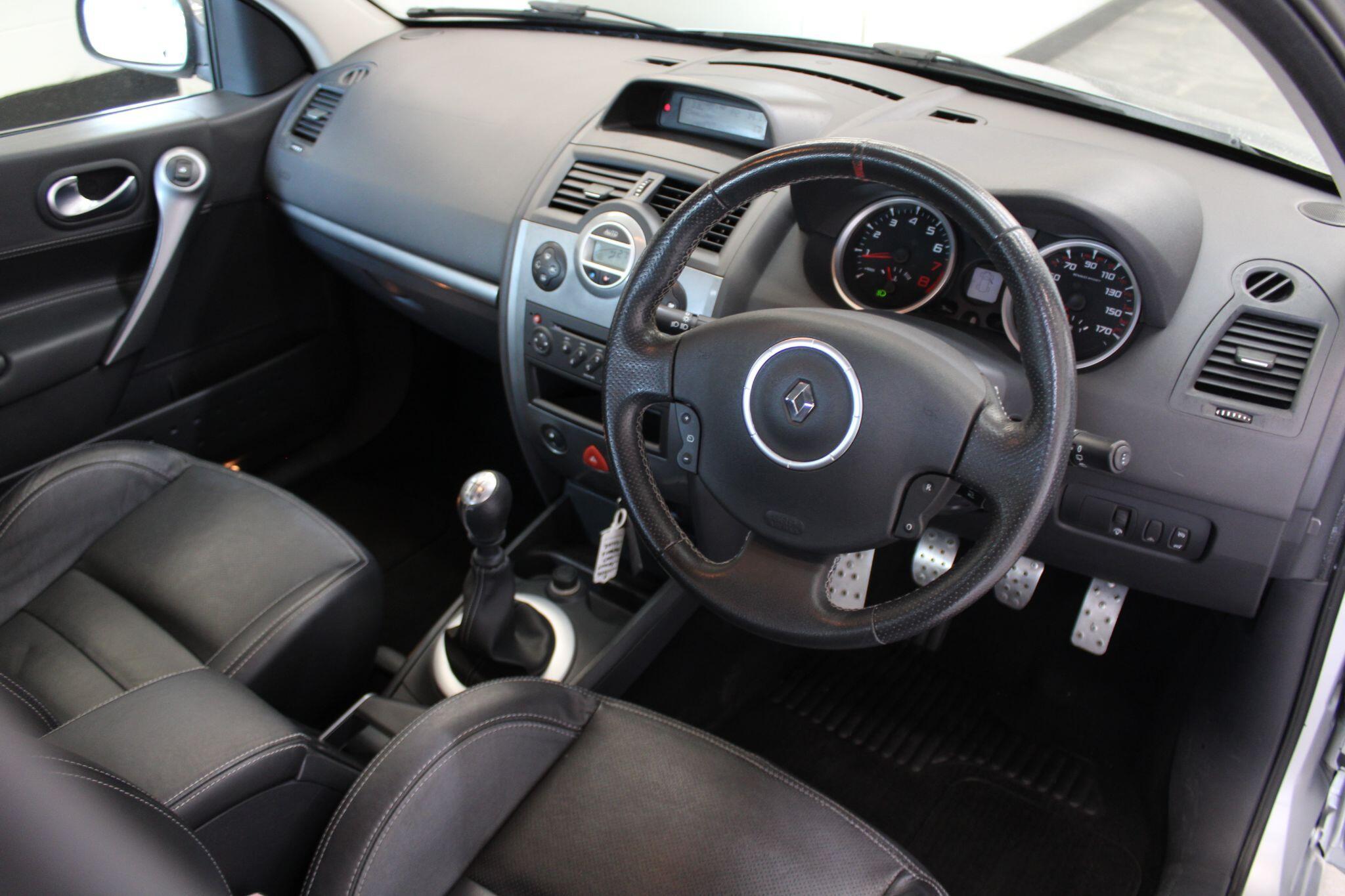 Renault Megane - Image 25