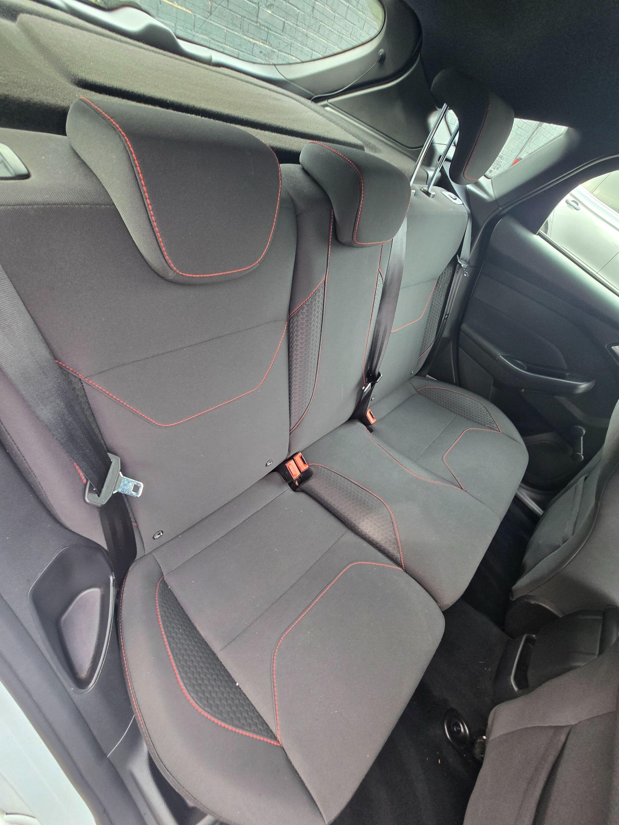 Ford Focus - Image 44