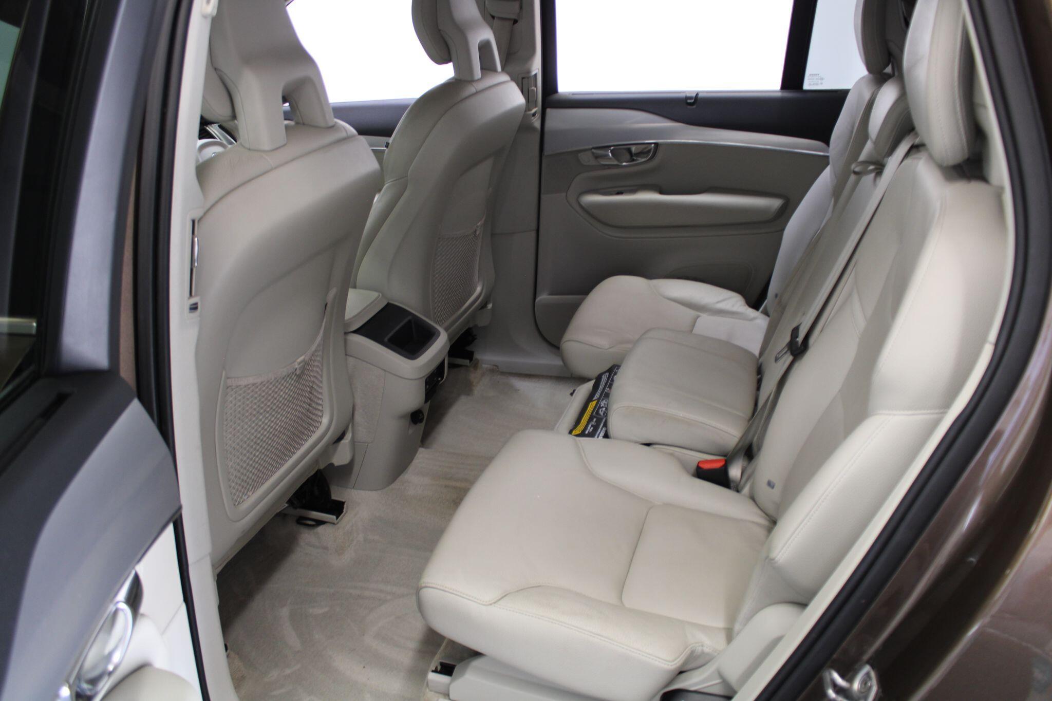 Volvo XC90 - Image 25