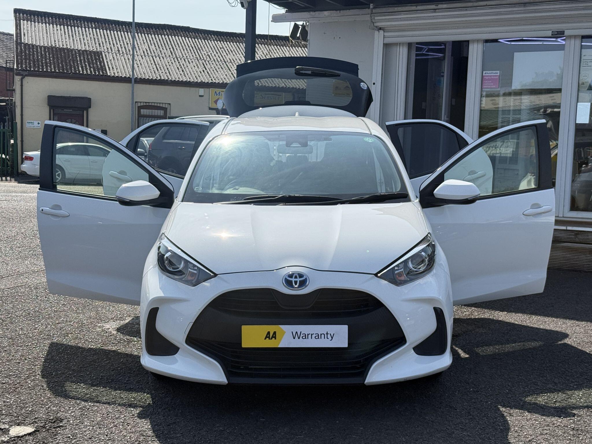 Toyota Yaris - Image 19