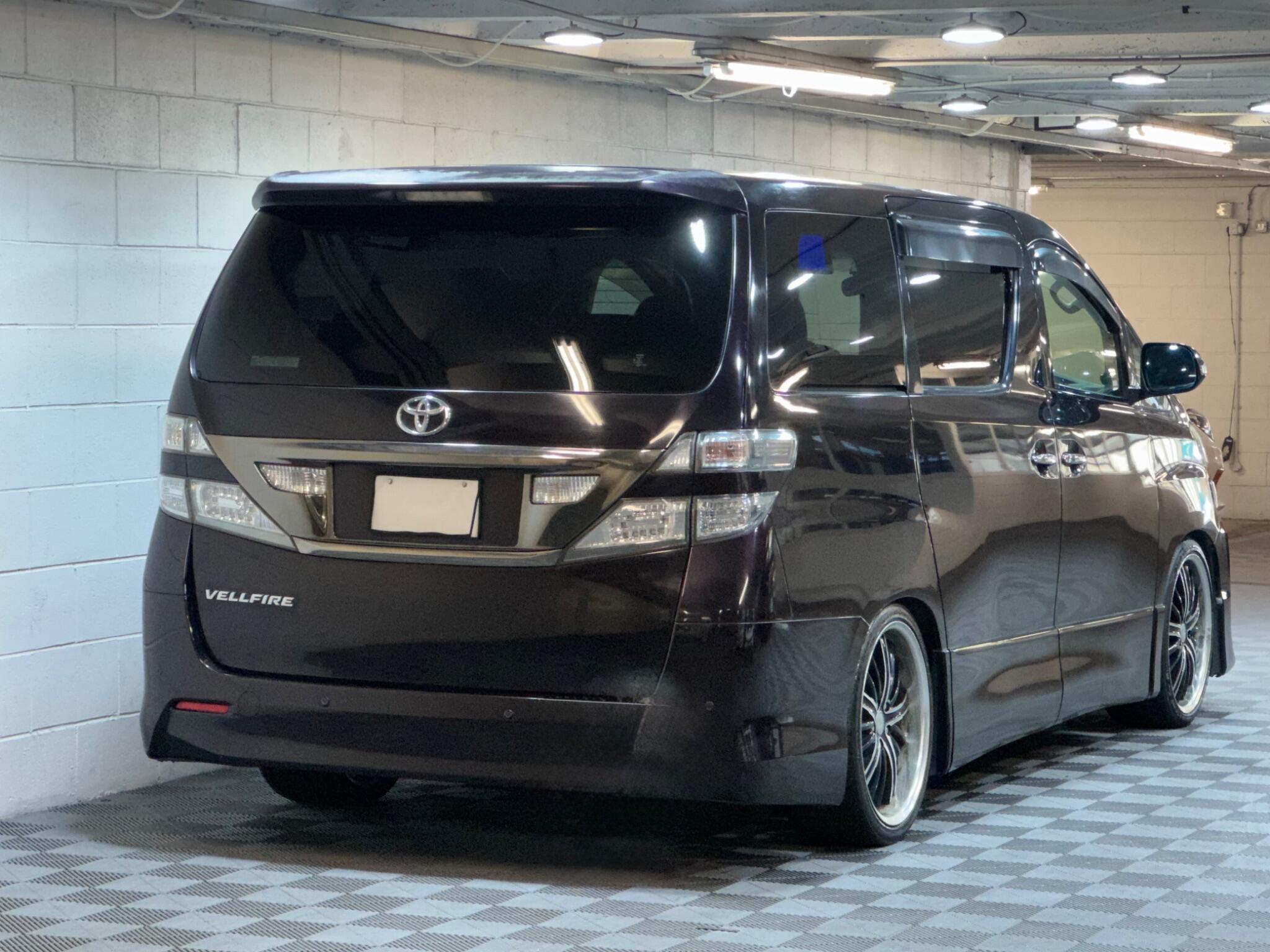 Toyota Vellfire - Image 4