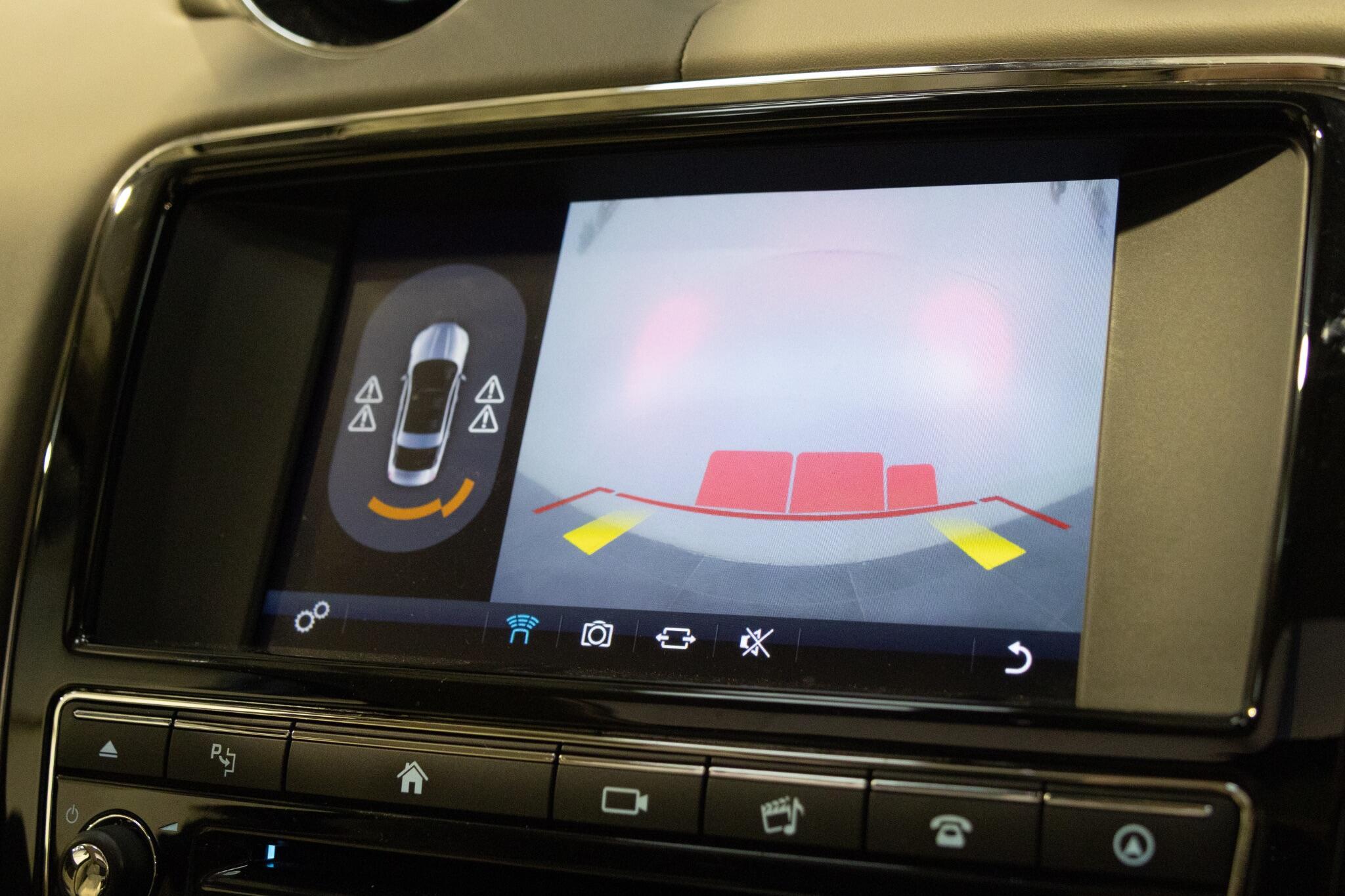 Jaguar XJ - Image 37